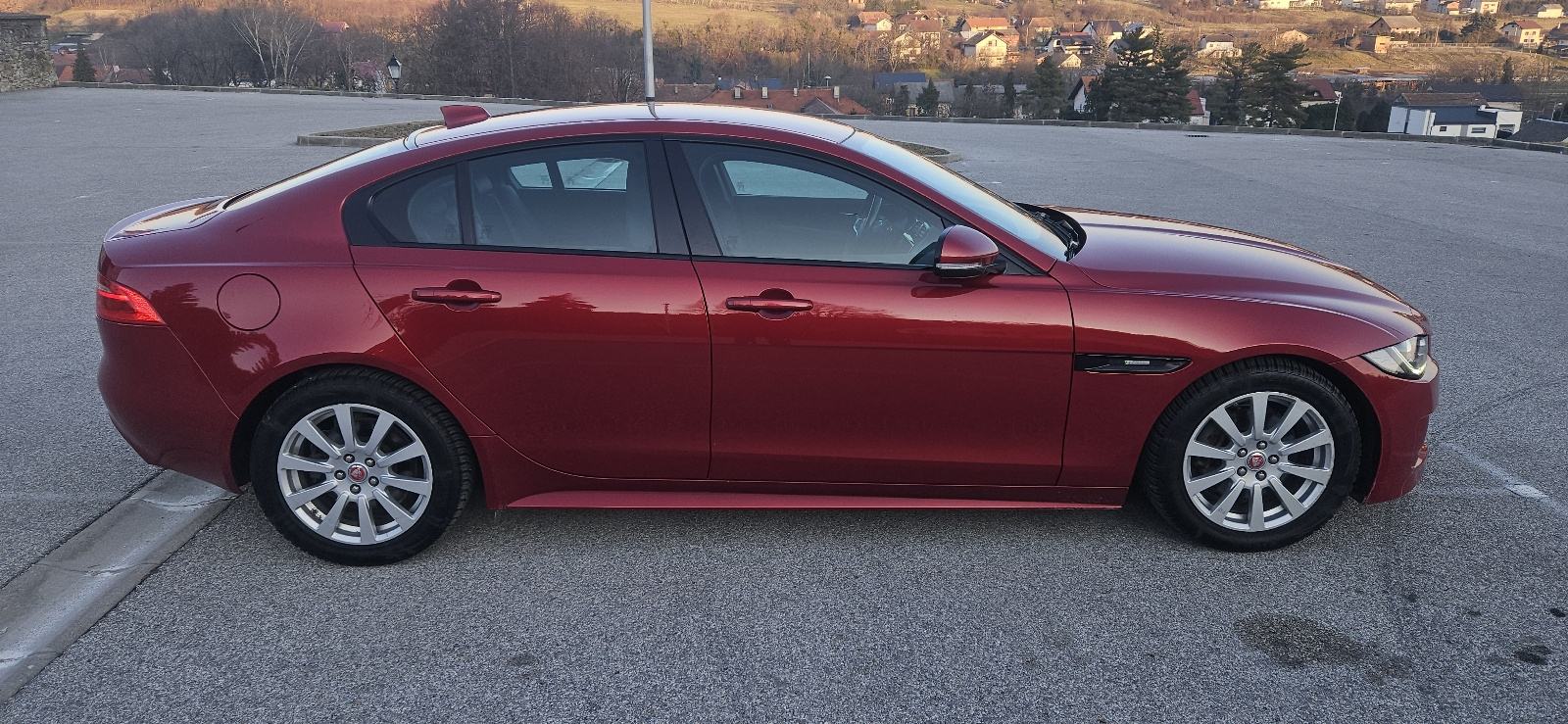 JAGUAR XE 2.0 D R-SPORT VOZILO ZLATNE POLUGE ILI GARAŽA U ZG U RAČUN, fotografija 5