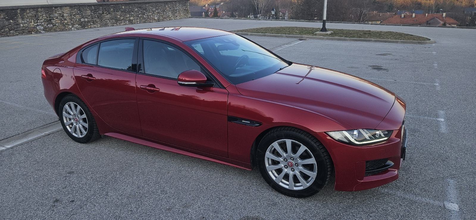 JAGUAR XE 2.0 D R-SPORT VOZILO ZLATNE POLUGE ILI GARAŽA U ZG U RAČUN, fotografija 3