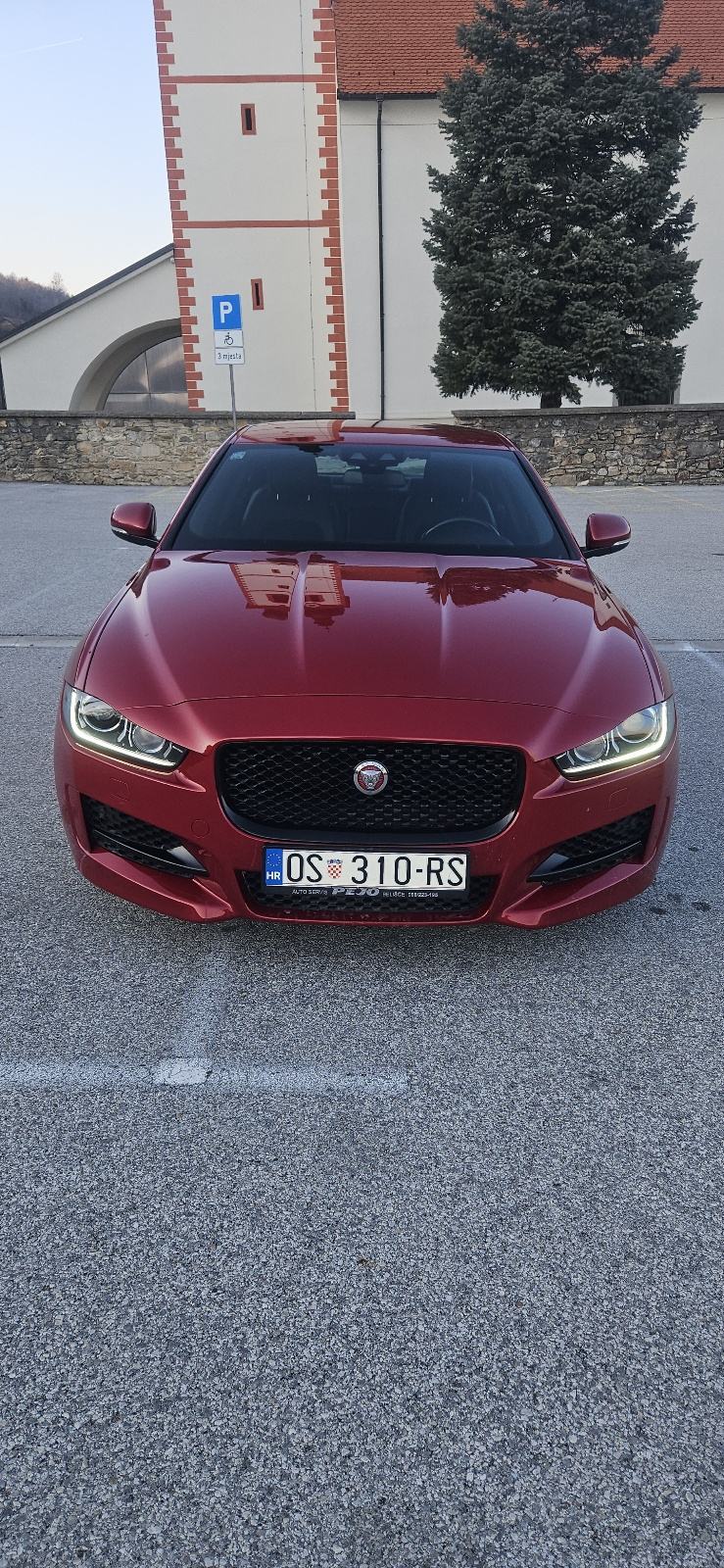 JAGUAR XE 2.0 D R-SPORT VOZILO ZLATNE POLUGE ILI GARAŽA U ZG U RAČUN, fotografija 1