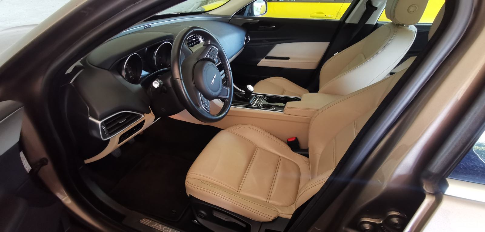 Jaguar XE 2.0 D Prestige, fotografija 2