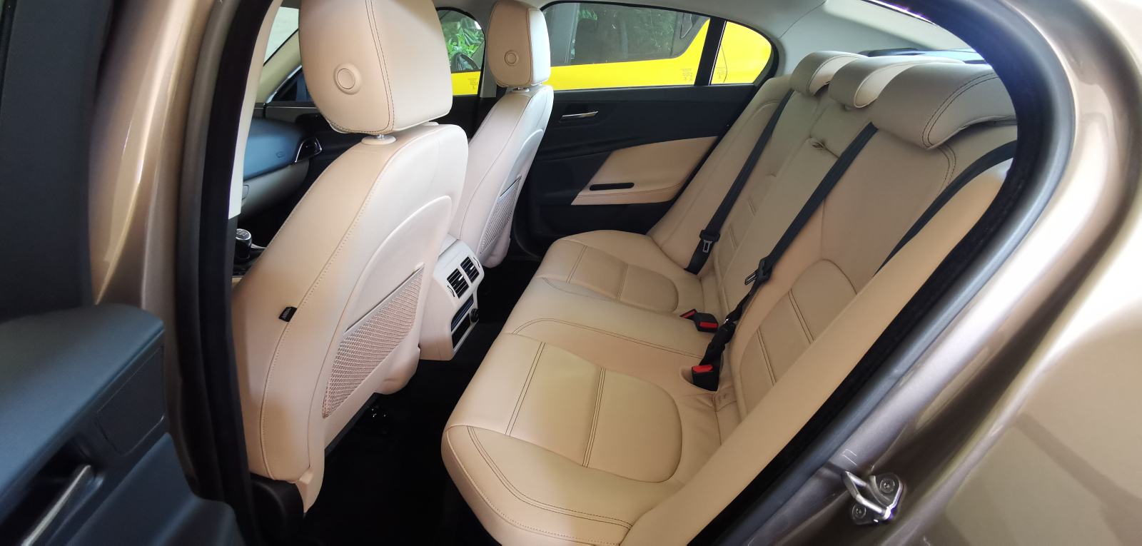 Jaguar XE 2.0 D Prestige, fotografija 3