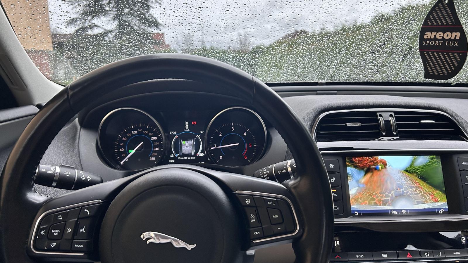 Jaguar XE 2.0 D Prestige, fotografija 5