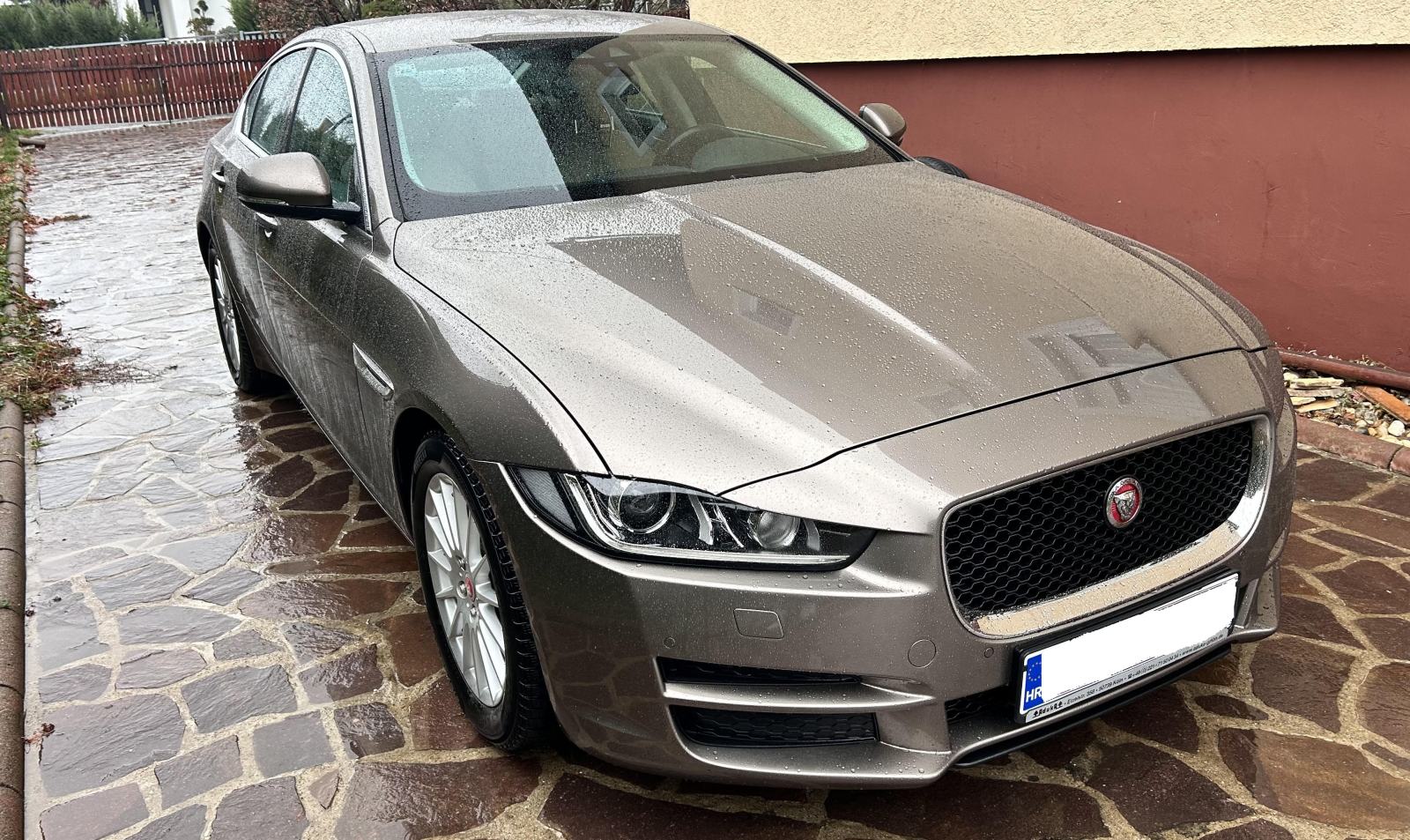 Jaguar XE 2.0 D Prestige, fotografija 8