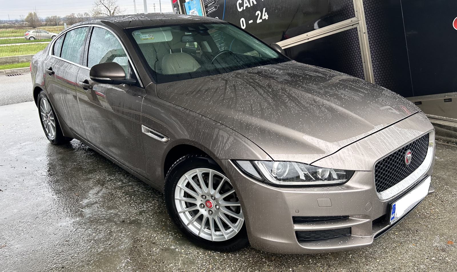 Jaguar XE 2.0 D Prestige, fotografija 9