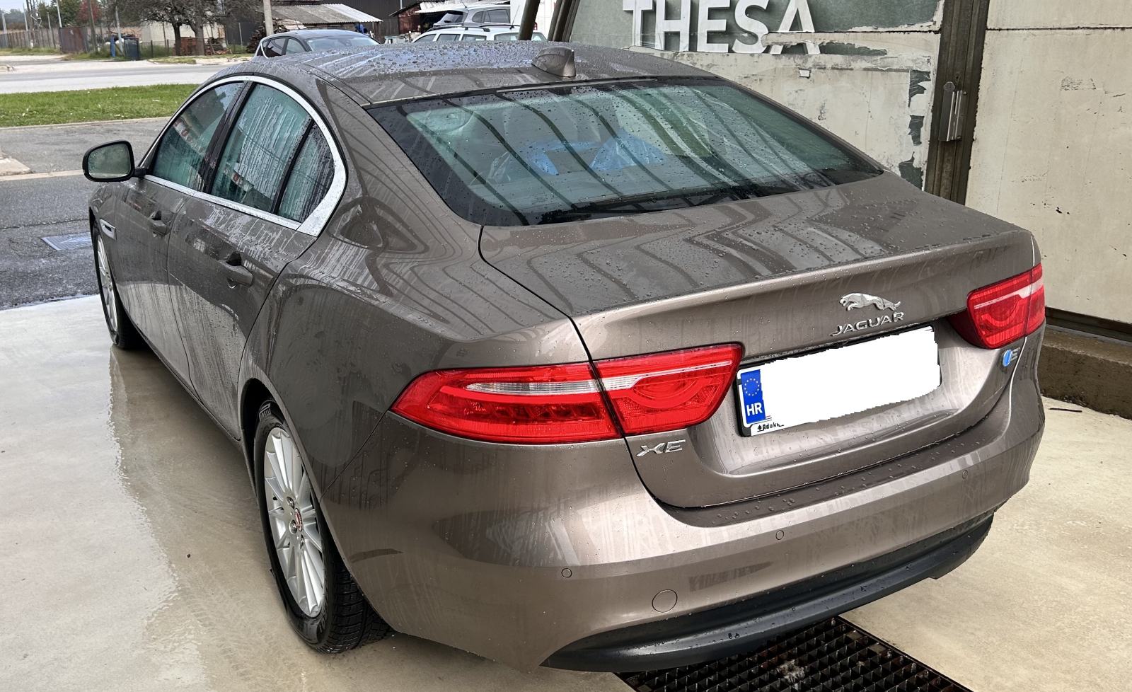 Jaguar XE 2.0 D Prestige, fotografija 12