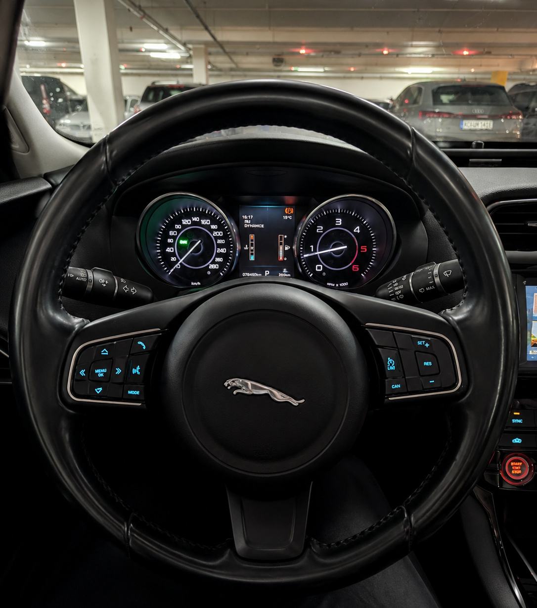JAGUAR XE 2,0 D Performance Pure, napravljen servis 15.7, fotografija 12