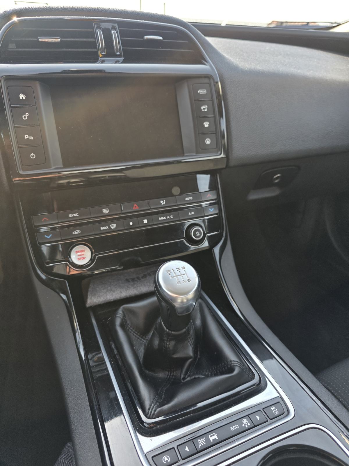 Jaguar XE 2.0 D, fotografija 4