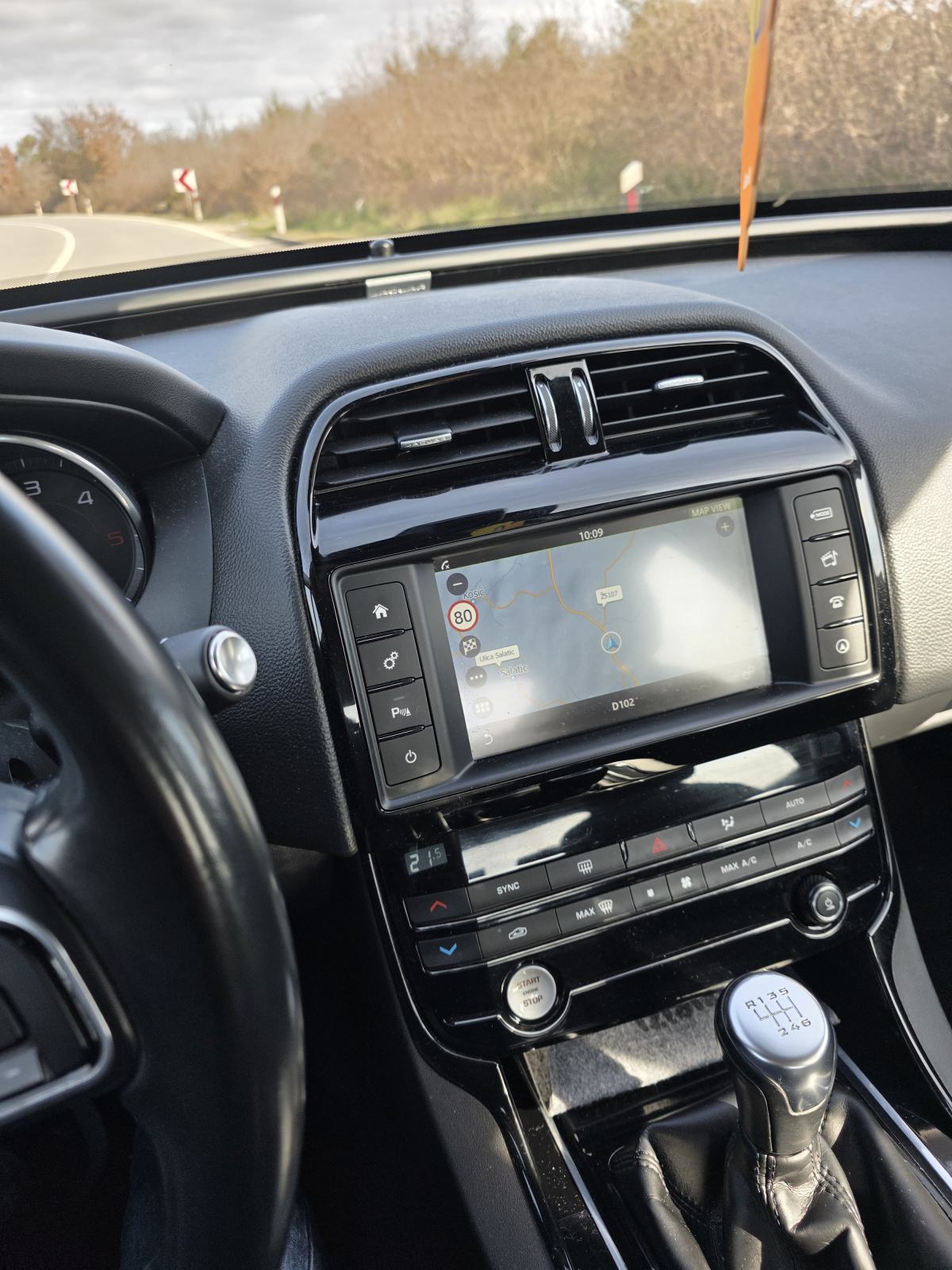 Jaguar XE 2.0 D, fotografija 7