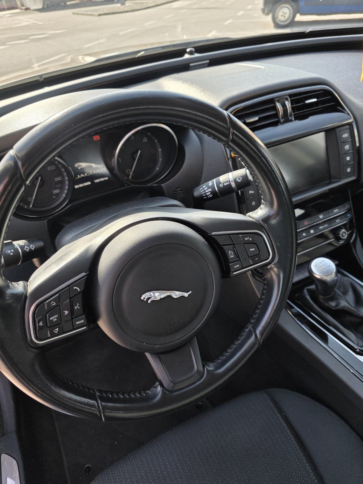 Jaguar XE 2.0 D, fotografija 8
