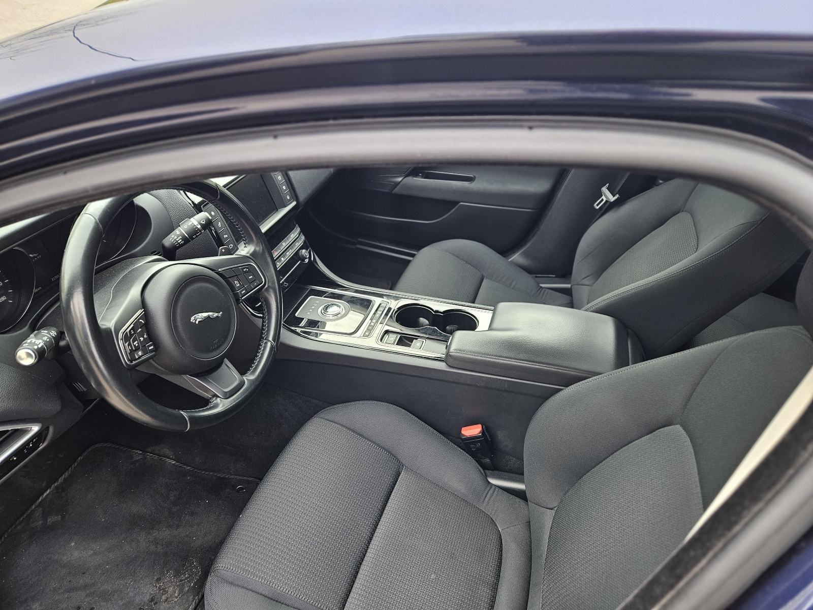 Jaguar XE 2,0 i4D E-Performance, fotografija 7