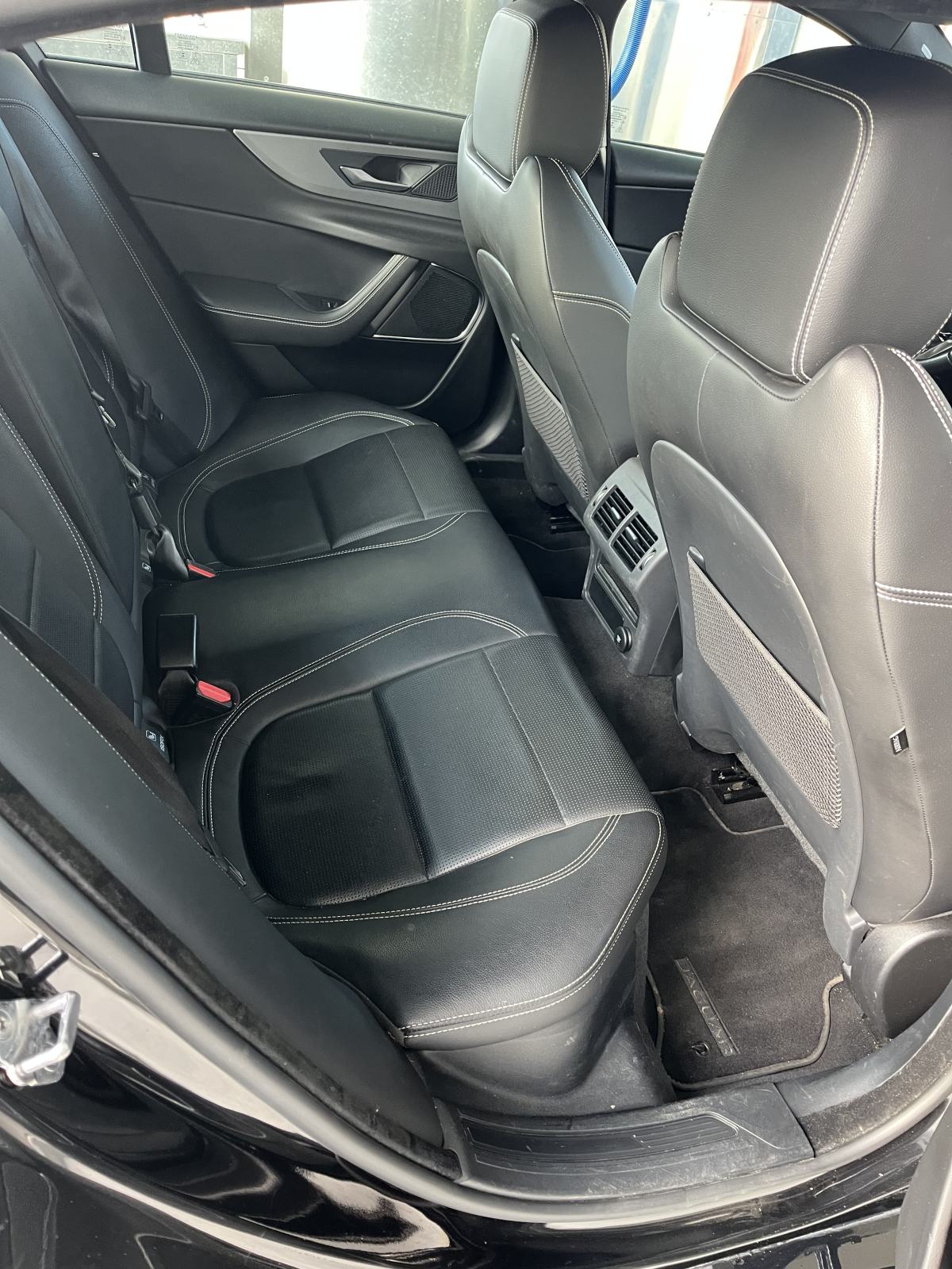 Jaguar XE 2,0, fotografija 10
