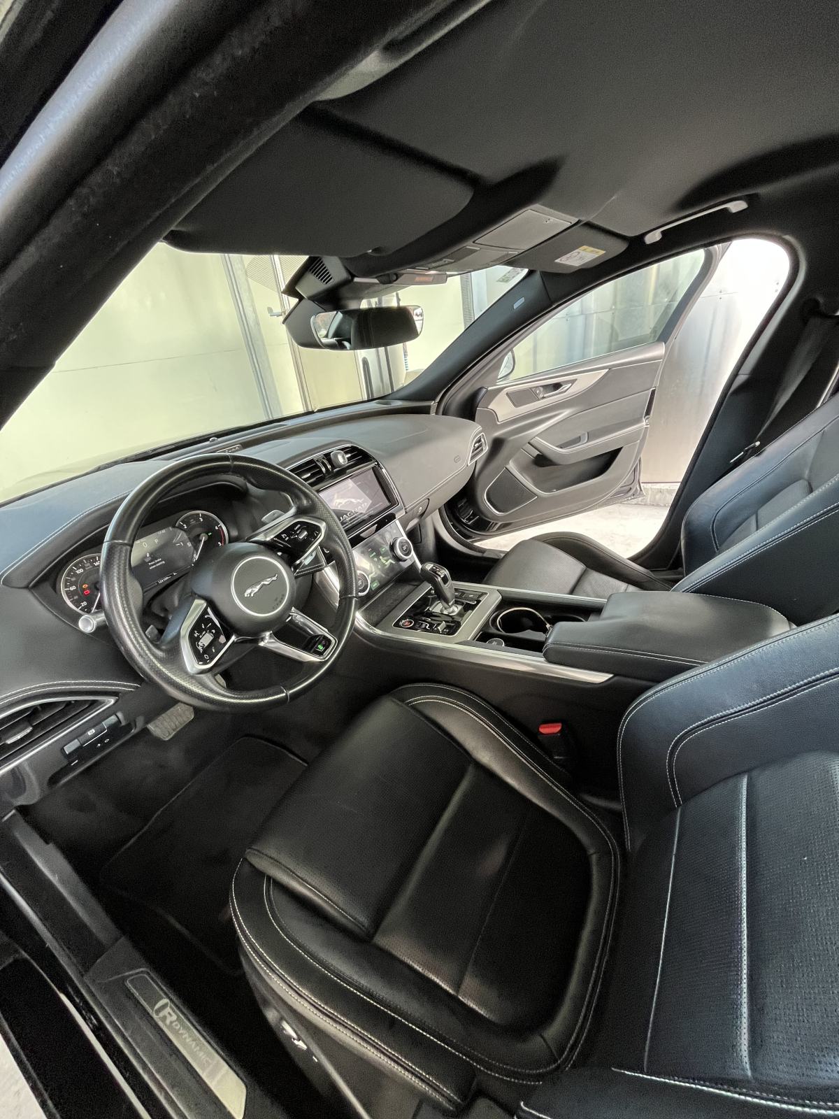 Jaguar XE 2,0, fotografija 7