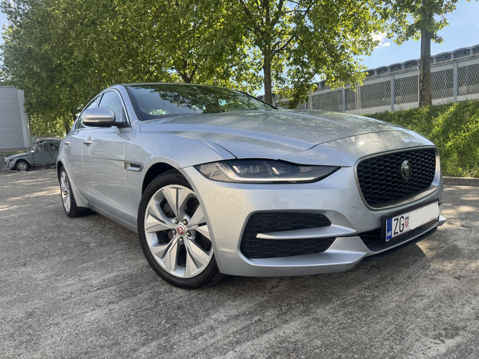 Jaguar XE 2,0d 180ks**PRVI VLASNIK**MALO KM**TOP oprema**NOVI MODEL, fotografija 2