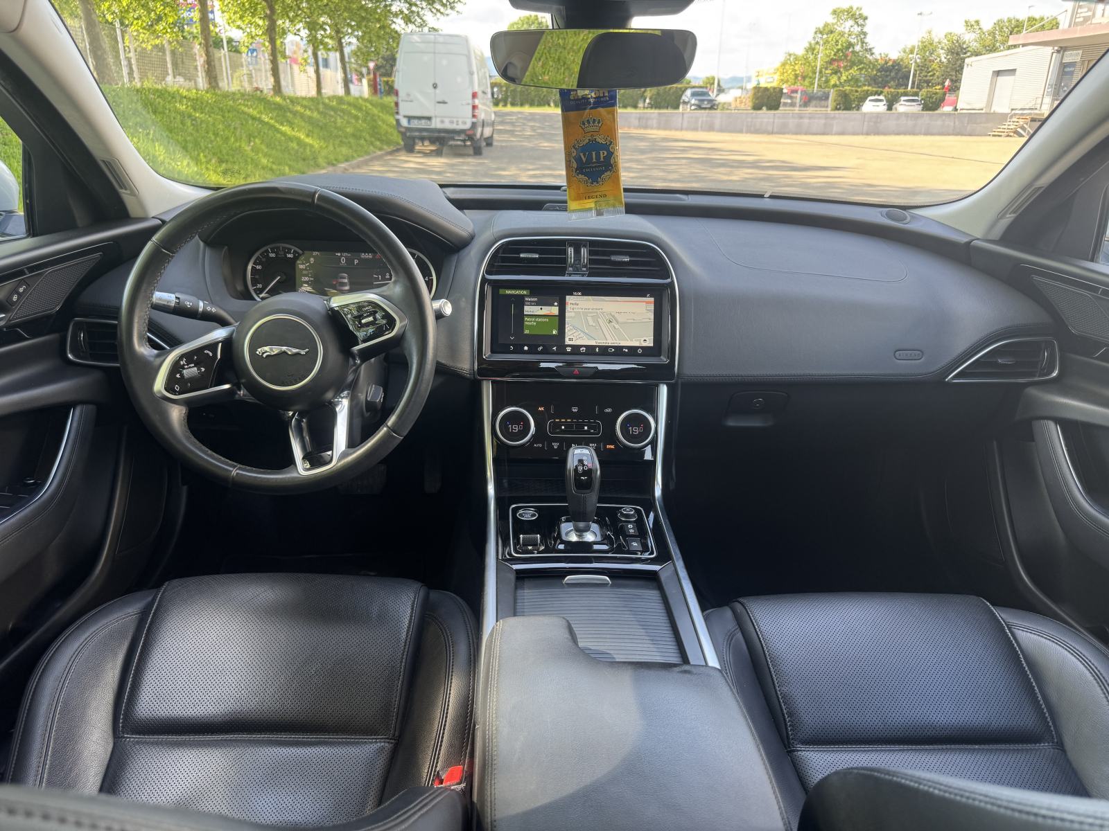 Jaguar XE 2,0d 180ks**PRVI VLASNIK**MALO KM**TOP oprema**NOVI MODEL, fotografija 8