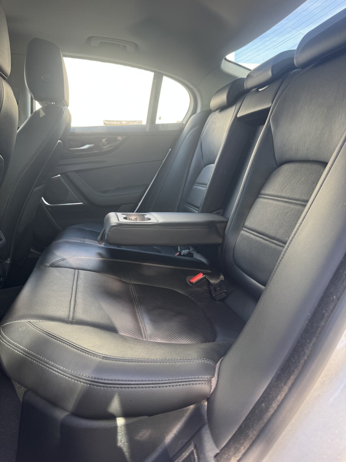 Jaguar XE 2,0d 180ks**PRVI VLASNIK**MALO KM**TOP oprema**NOVI MODEL, fotografija 14