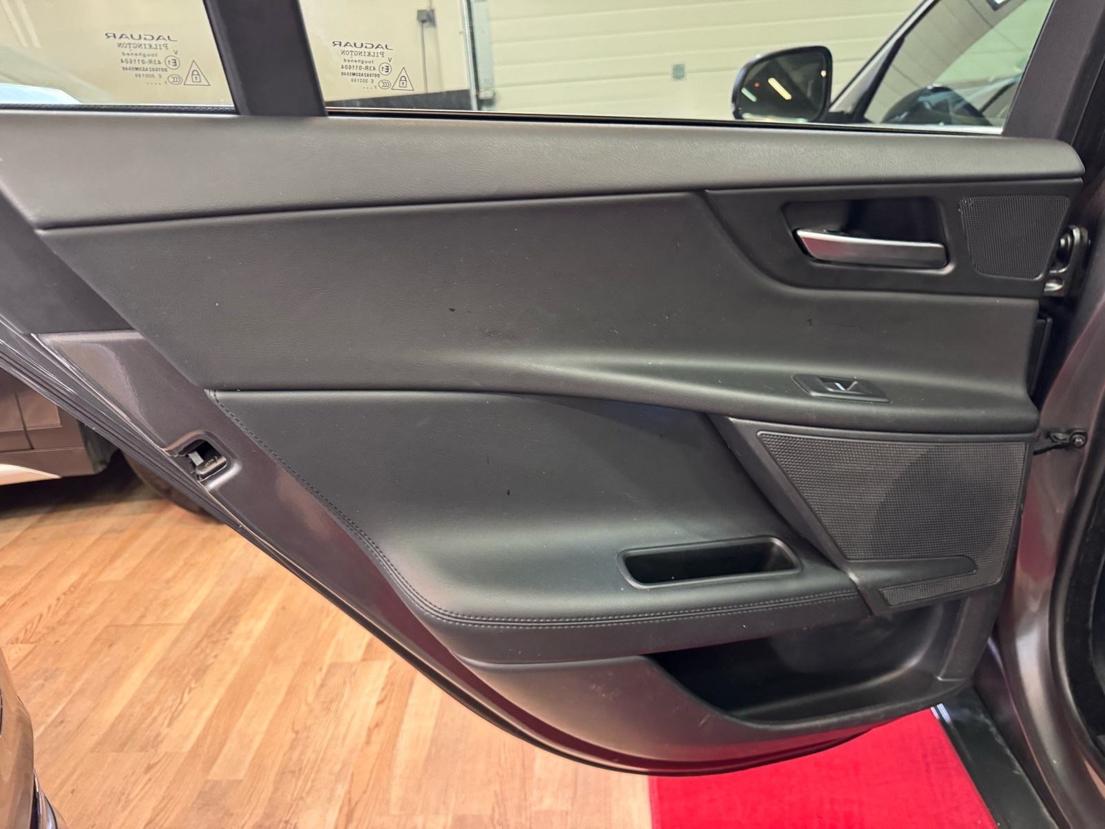 Jaguar XE 25d AWD ***MERIDIAN, KAMERA, NAVI, KOŽA, KUKA, 240KS***, fotografija 12