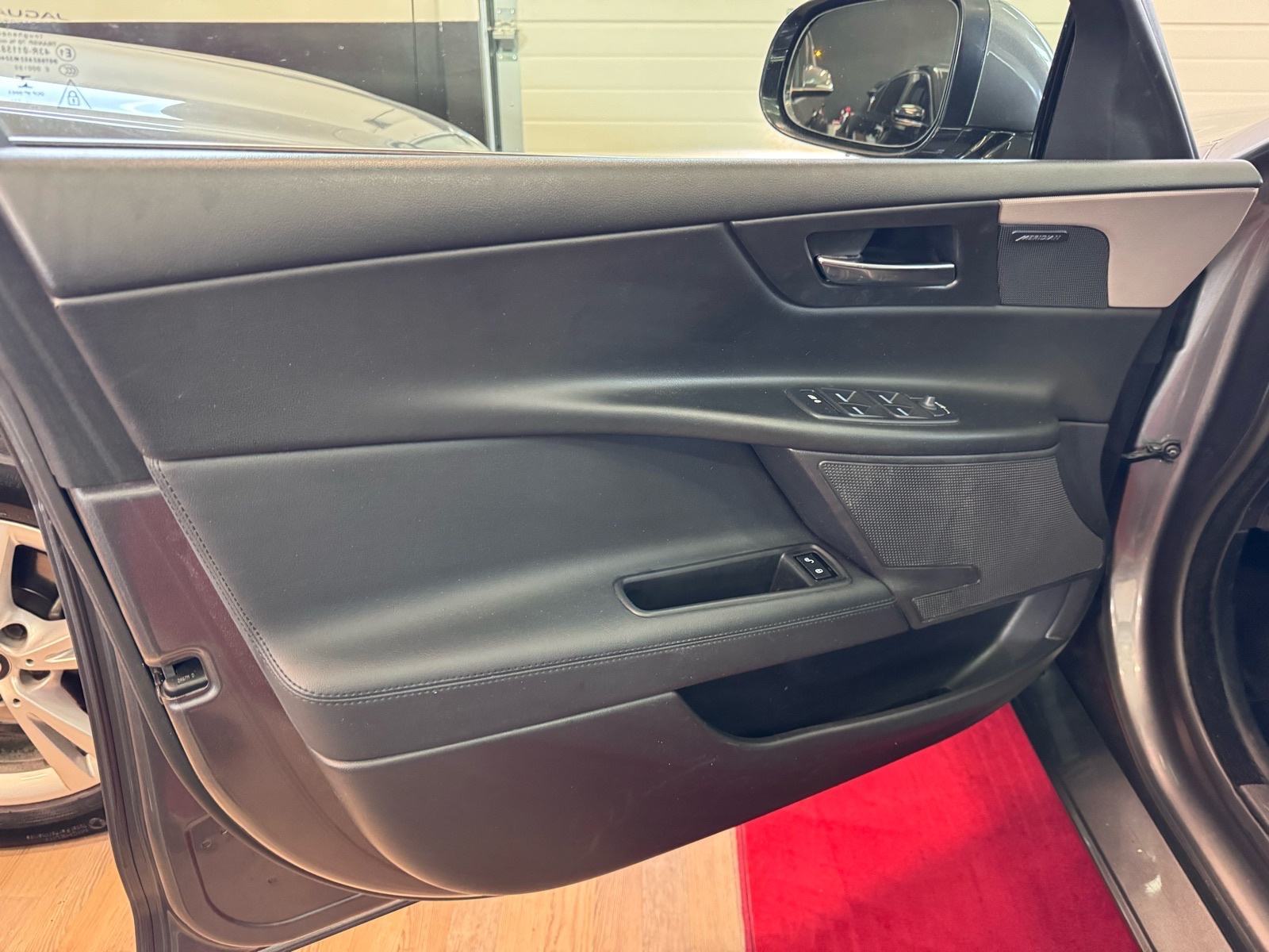 Jaguar XE 25d AWD ***MERIDIAN, KAMERA, NAVI, KOŽA, KUKA, 240KS***, fotografija 11
