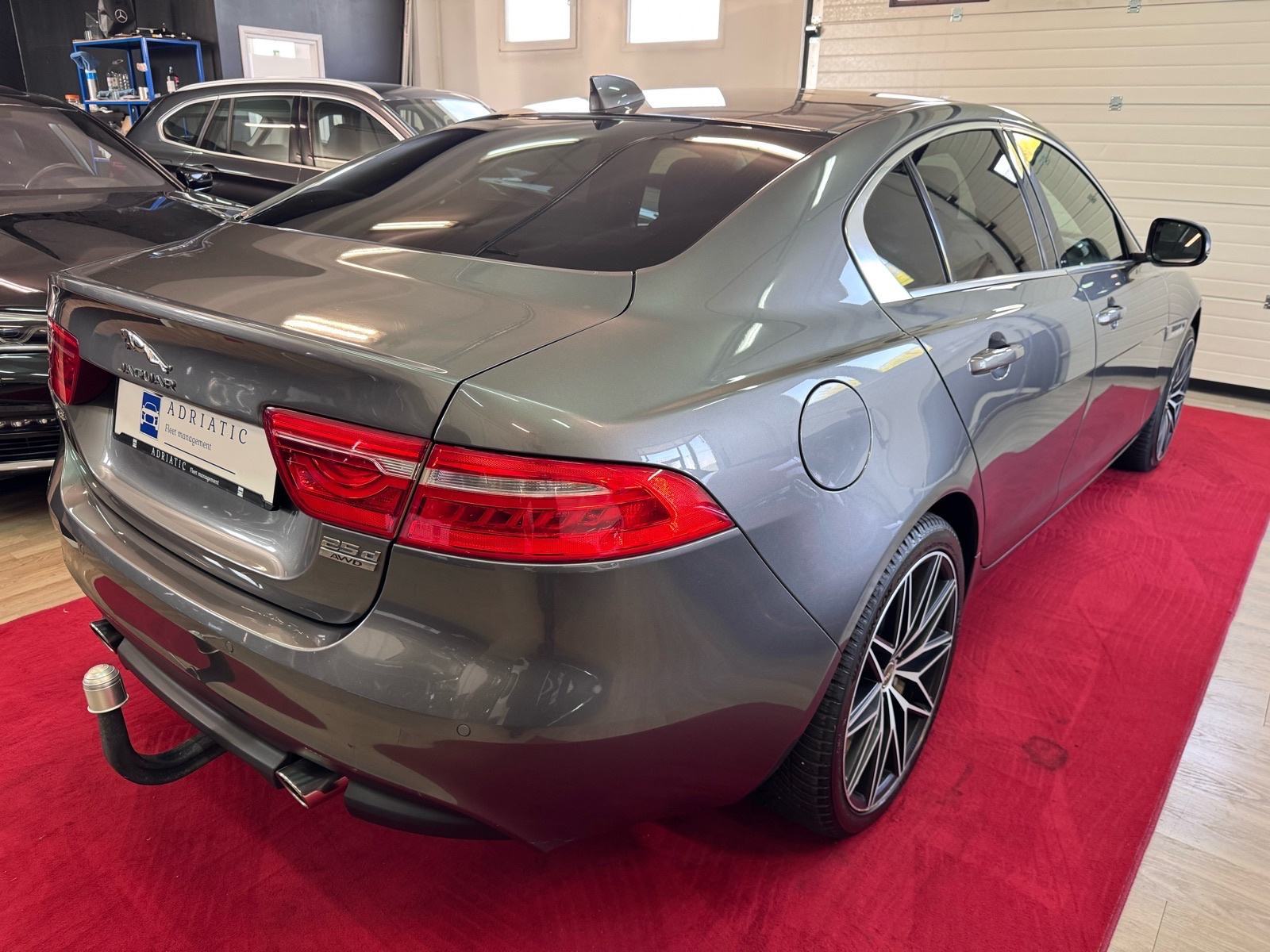 Jaguar XE 25d AWD ***MERIDIAN, KAMERA, NAVI, KOŽA, KUKA, 240KS***, fotografija 4