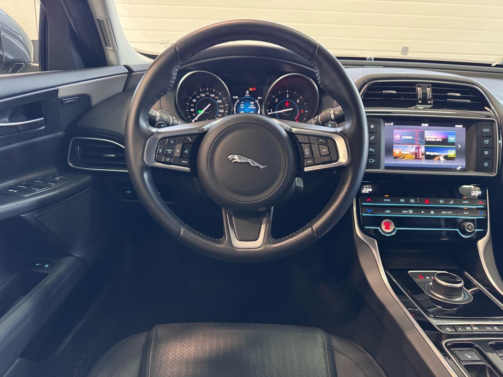 Jaguar XE 25d AWD ***MERIDIAN, KAMERA, NAVI, KOŽA, KUKA, 240KS***, fotografija 14