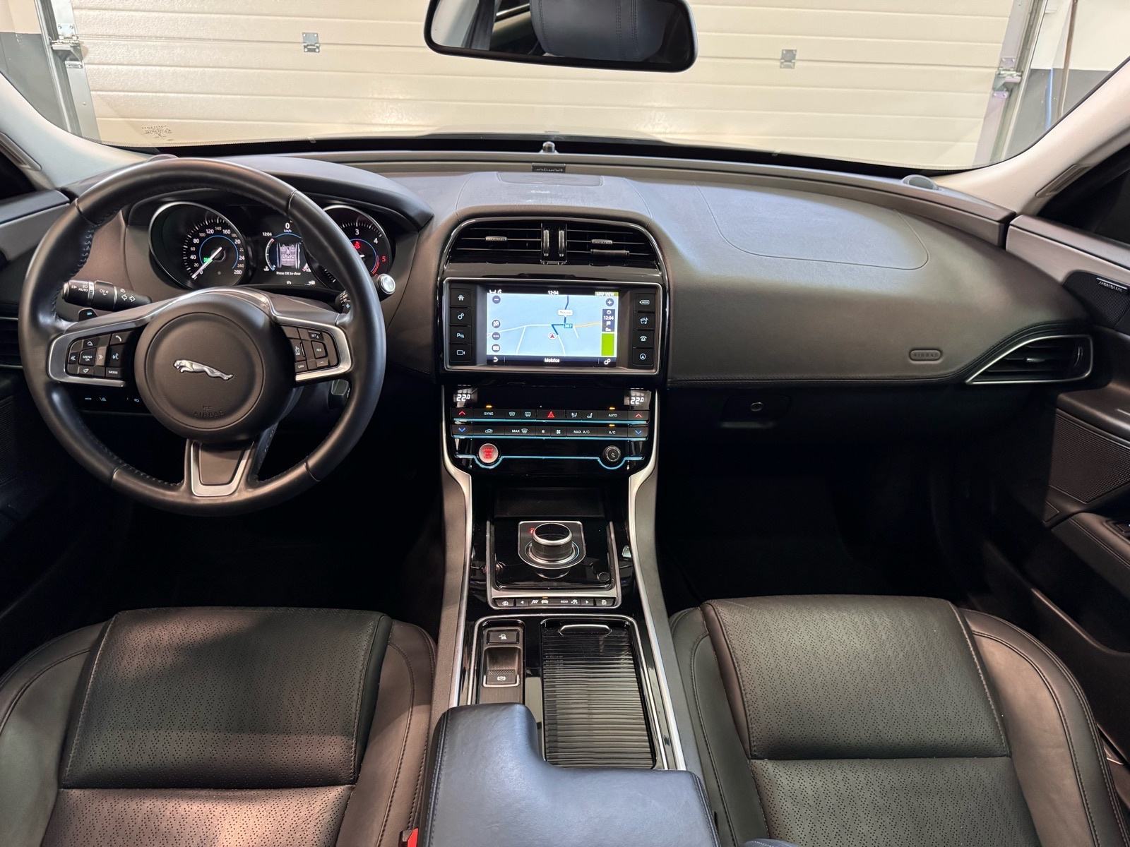 Jaguar XE 25d AWD ***MERIDIAN, KAMERA, NAVI, KOŽA, KUKA, 240KS***, fotografija 5