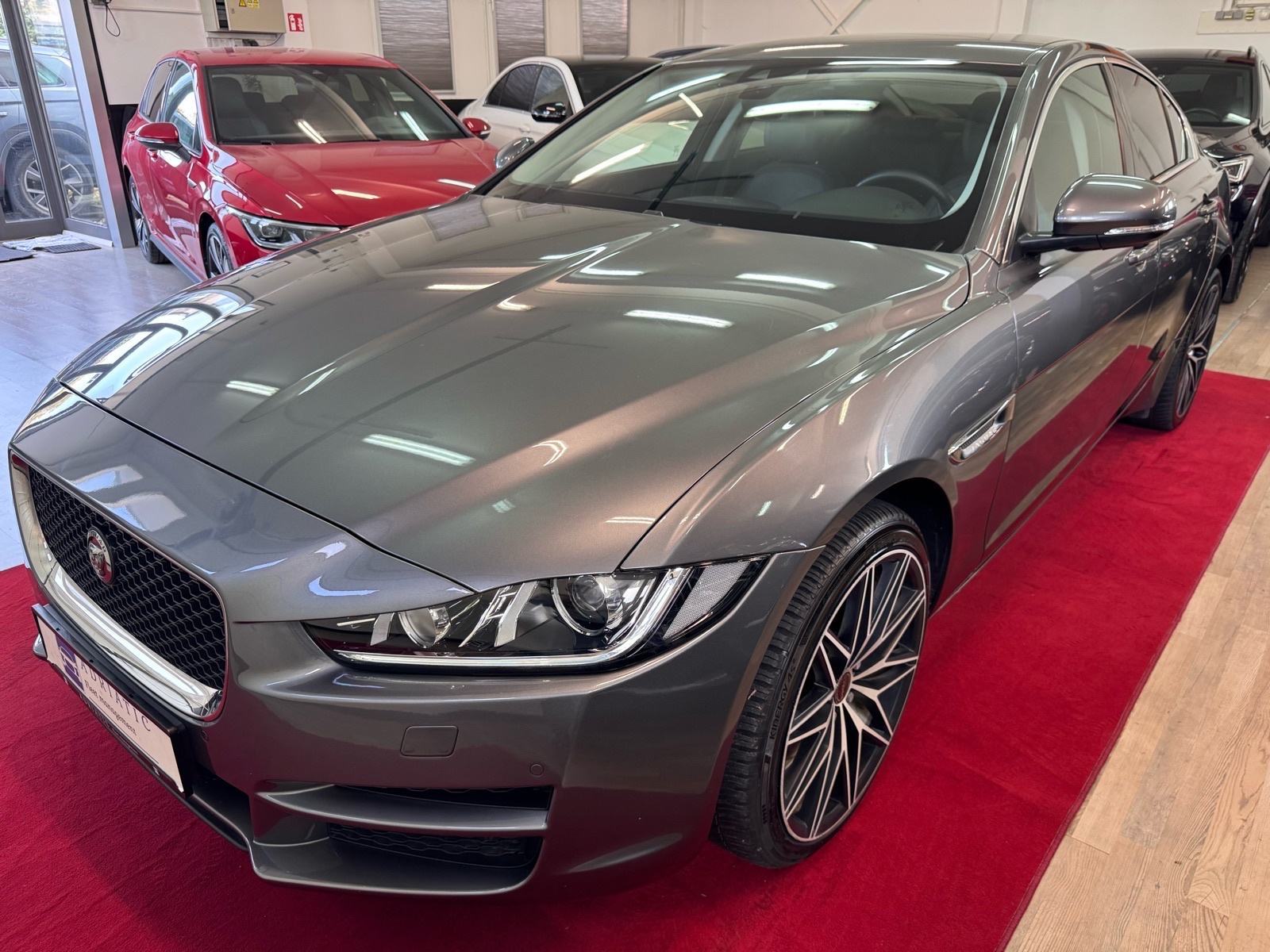 Jaguar XE 25d AWD ***MERIDIAN, KAMERA, NAVI, KOŽA, KUKA, 240KS***, fotografija 3