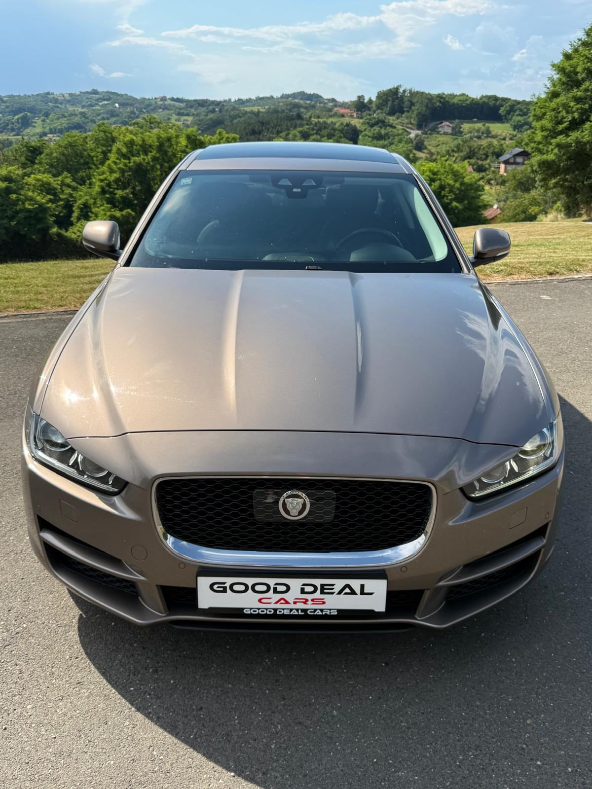 Jaguar XE R-Sport 2.0d AUTOMATIK / ŠIBER/ MERIDIAN / KEYLES / LEASING, fotografija 8