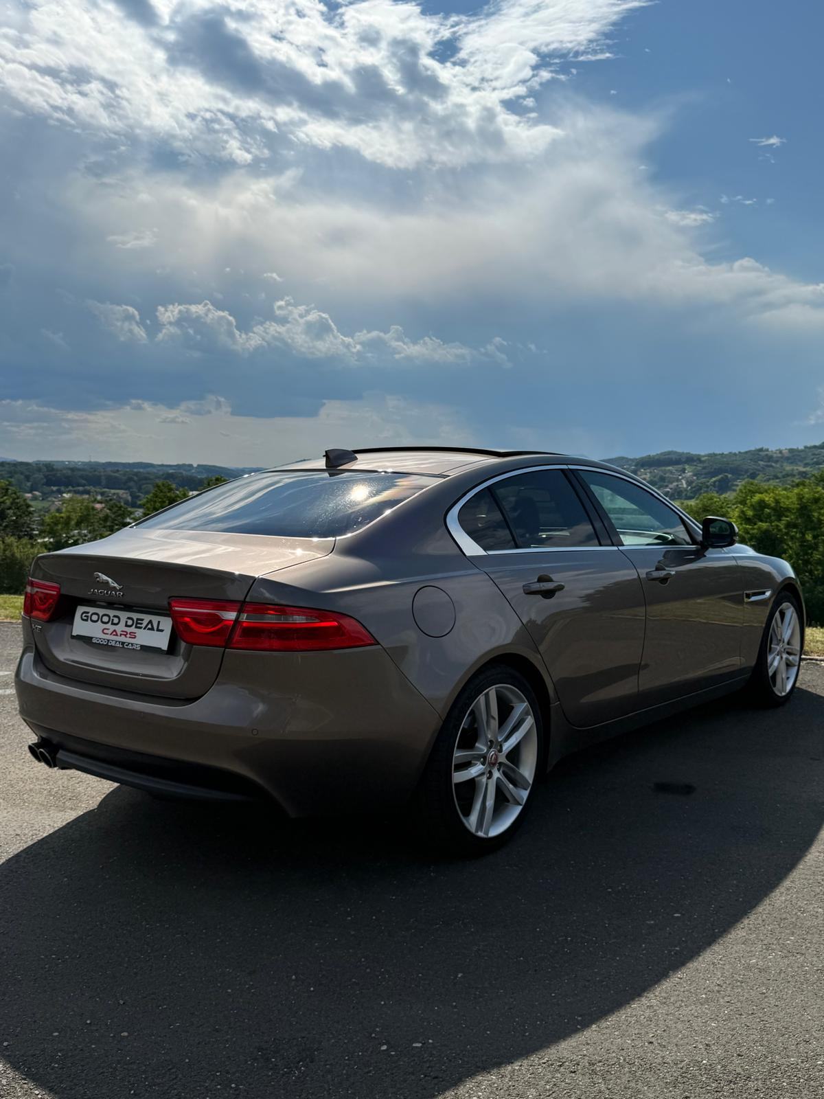 Jaguar XE R-Sport 2.0d AUTOMATIK / ŠIBER/ MERIDIAN / KEYLES / LEASING, fotografija 5