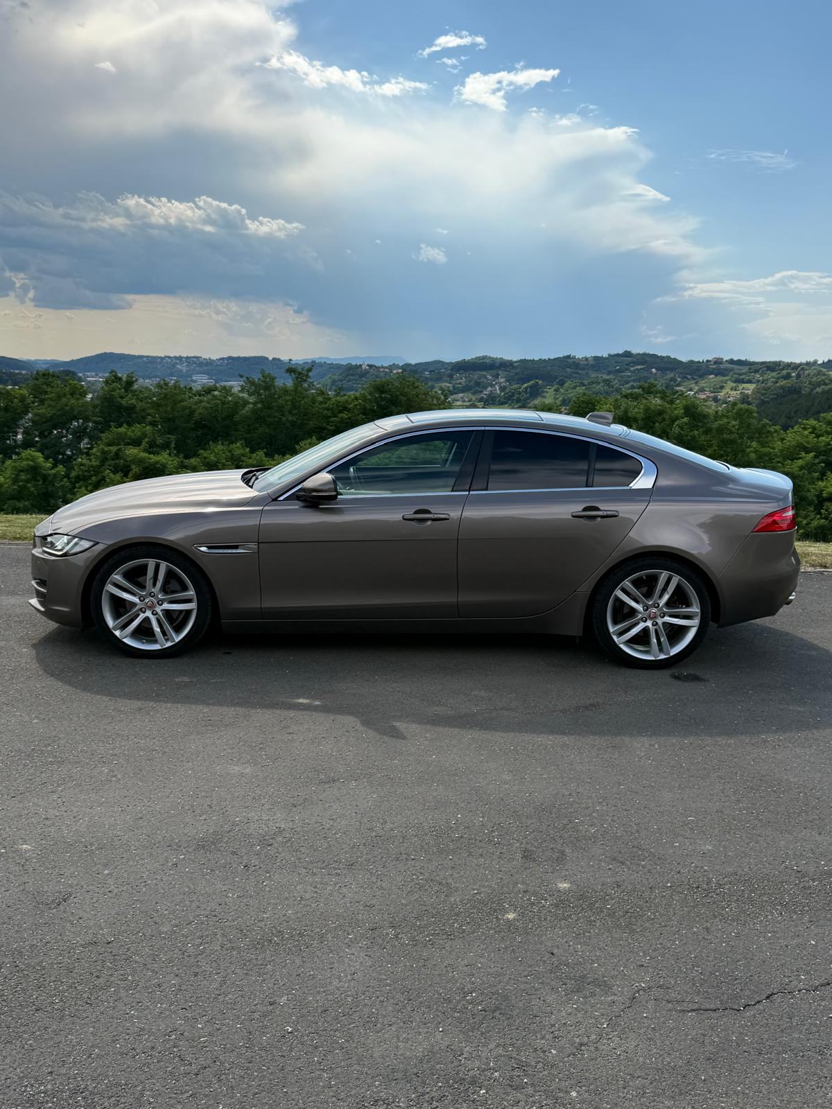 Jaguar XE R-Sport 2.0d AUTOMATIK / ŠIBER/ MERIDIAN / KEYLES / LEASING, fotografija 2