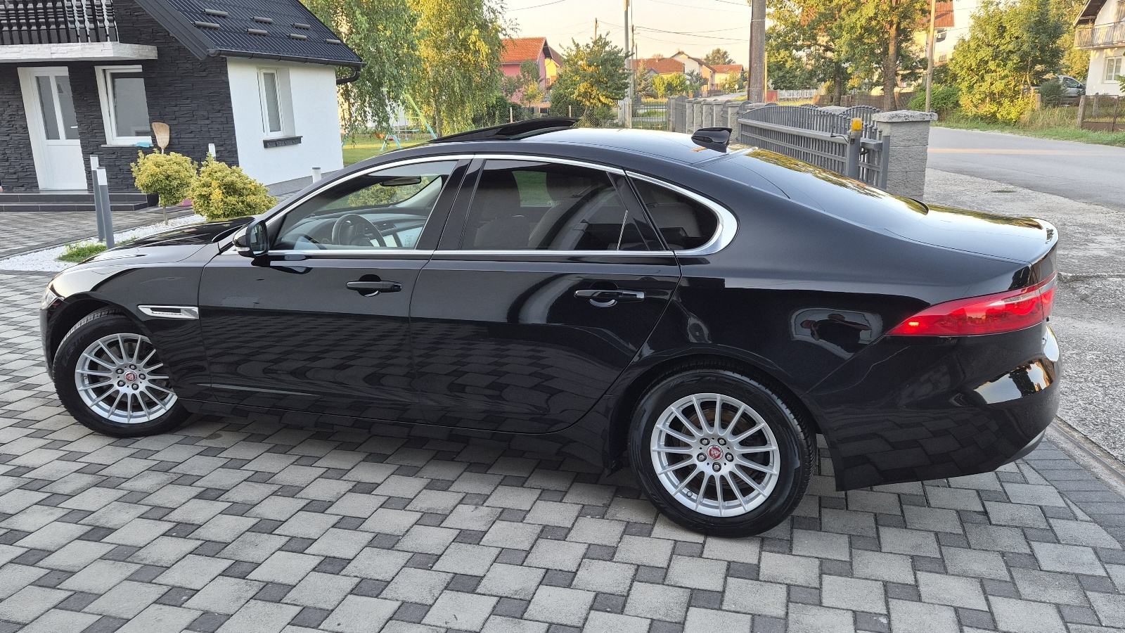 Jaguar XF 2,0 automatik - 1.VLASNIK - ODLIČNO STANJE -, fotografija 3