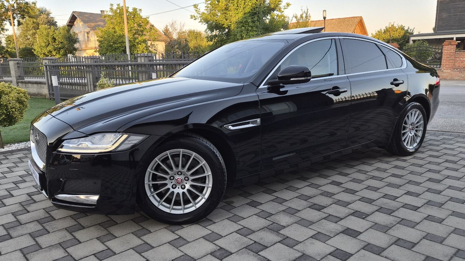 Jaguar XF 2,0 automatik - 1.VLASNIK - ODLIČNO STANJE -, fotografija 6