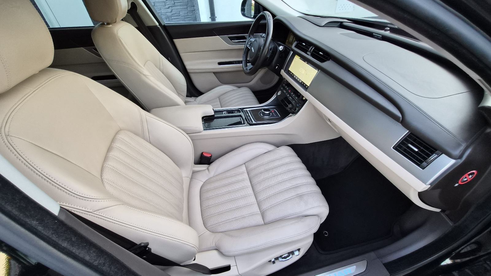 Jaguar XF 2,0 automatik - 1.VLASNIK - ODLIČNO STANJE -, fotografija 17