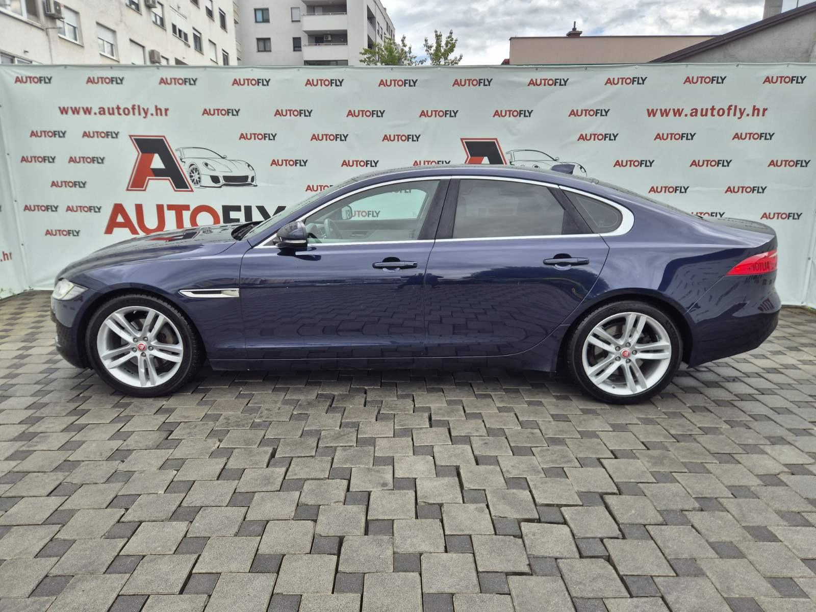 Jaguar XF 2.0 D automatik, 180ks, Kamera, Navi, Koža, Tempomat, 19"alu, fotografija 4