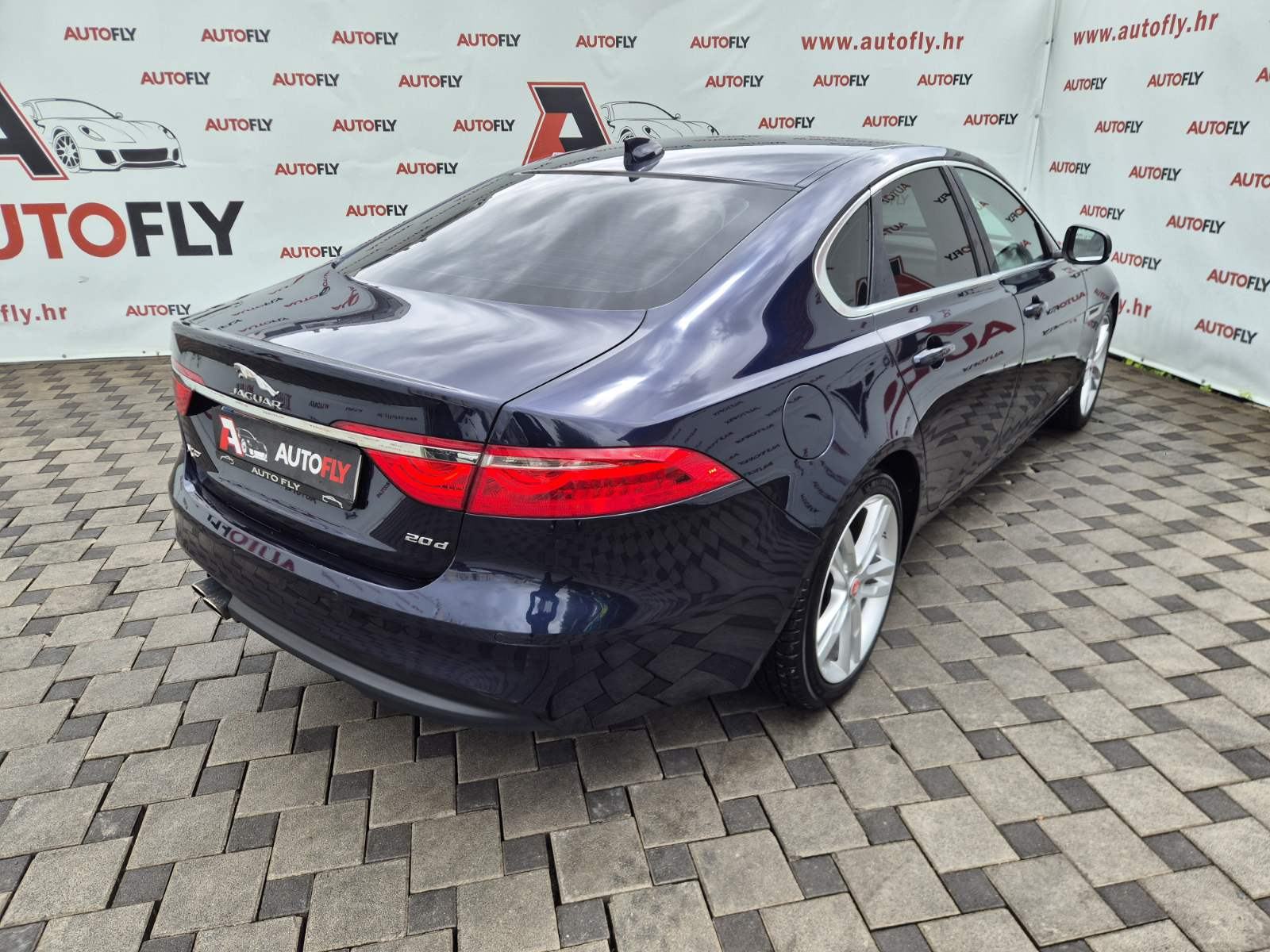 Jaguar XF 2.0 D automatik, 180ks, Kamera, Navi, Koža, Tempomat, 19"alu, fotografija 8