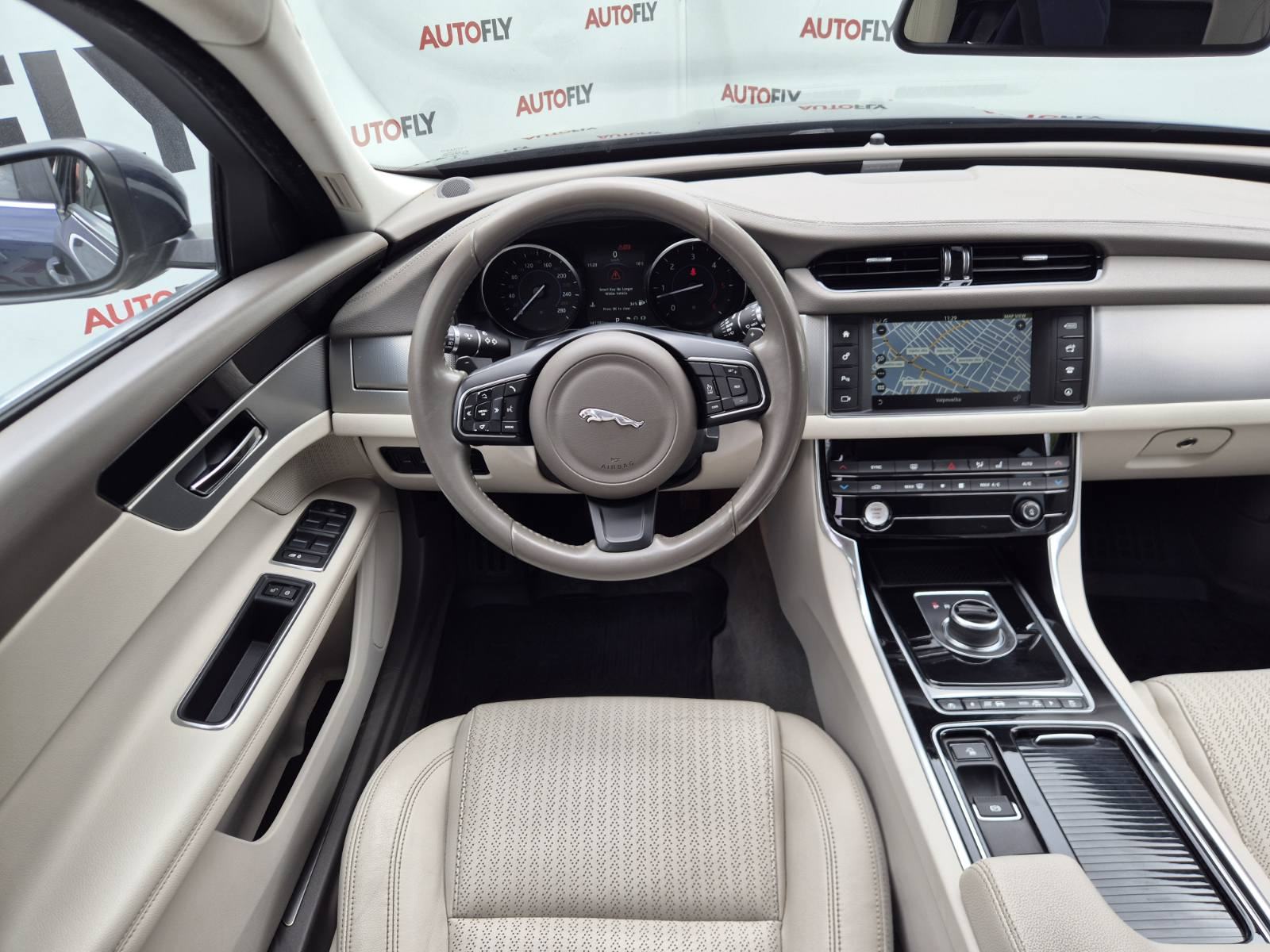 Jaguar XF 2.0 D automatik, 180ks, Kamera, Navi, Koža, Tempomat, 19"alu, fotografija 17