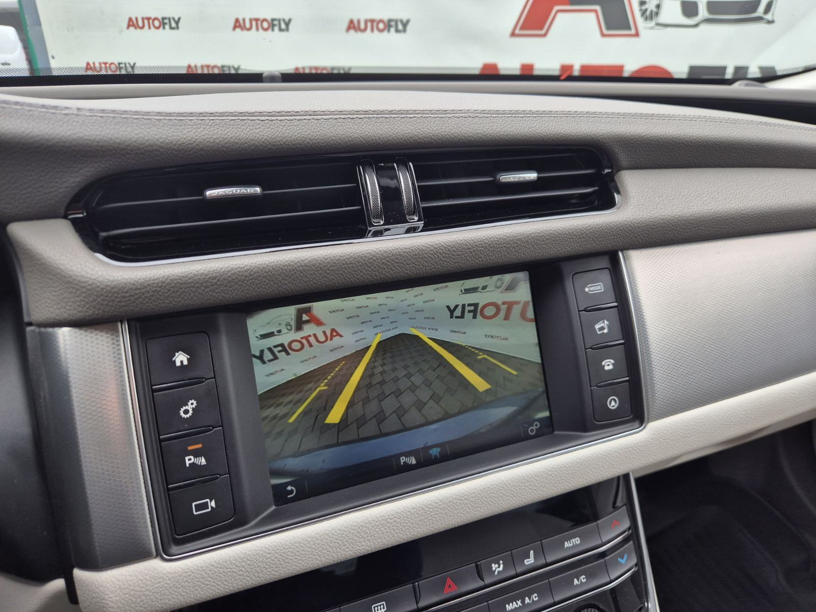 Jaguar XF 2.0 D automatik, 180ks, Kamera, Navi, Koža, Tempomat, 19"alu, fotografija 20