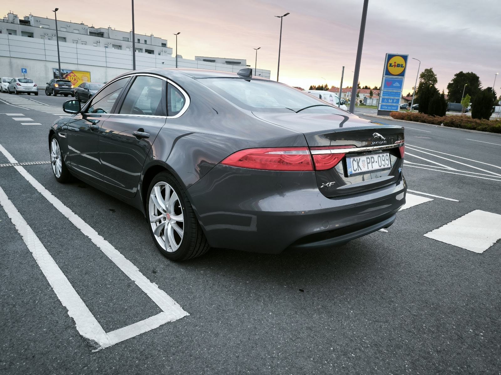 Jaguar XF 2,0 automatik, fotografija 10