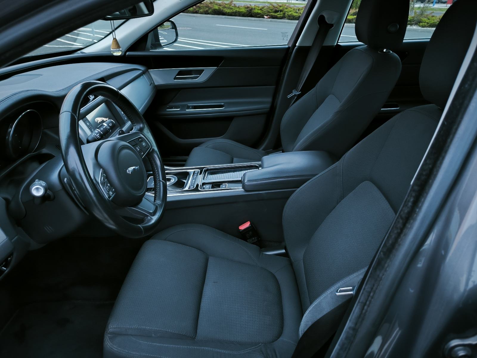 Jaguar XF 2,0 automatik, fotografija 18