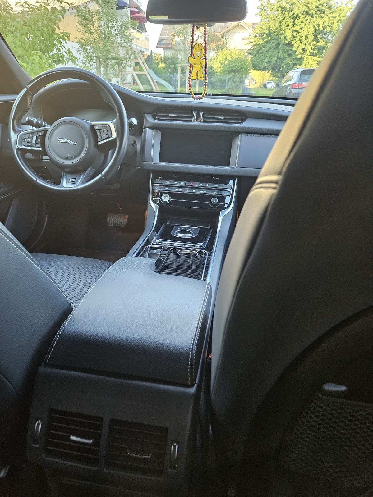 Jaguar XF 2,0, fotografija 2