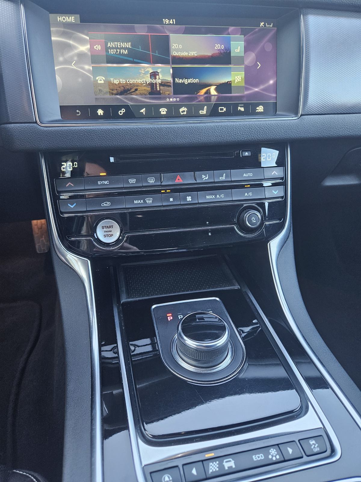 Jaguar XF 2,0, fotografija 3