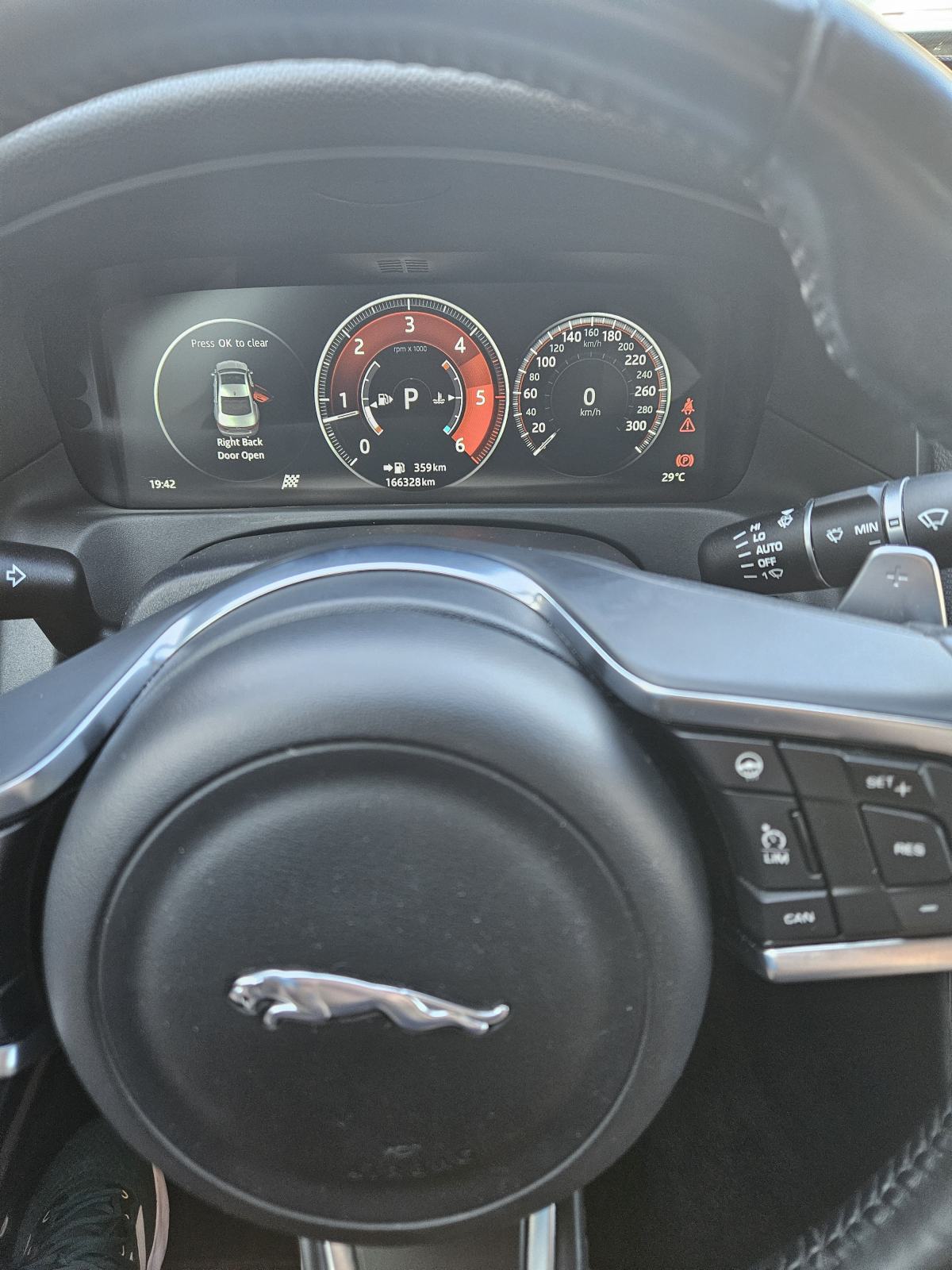 Jaguar XF 2,0, fotografija 4
