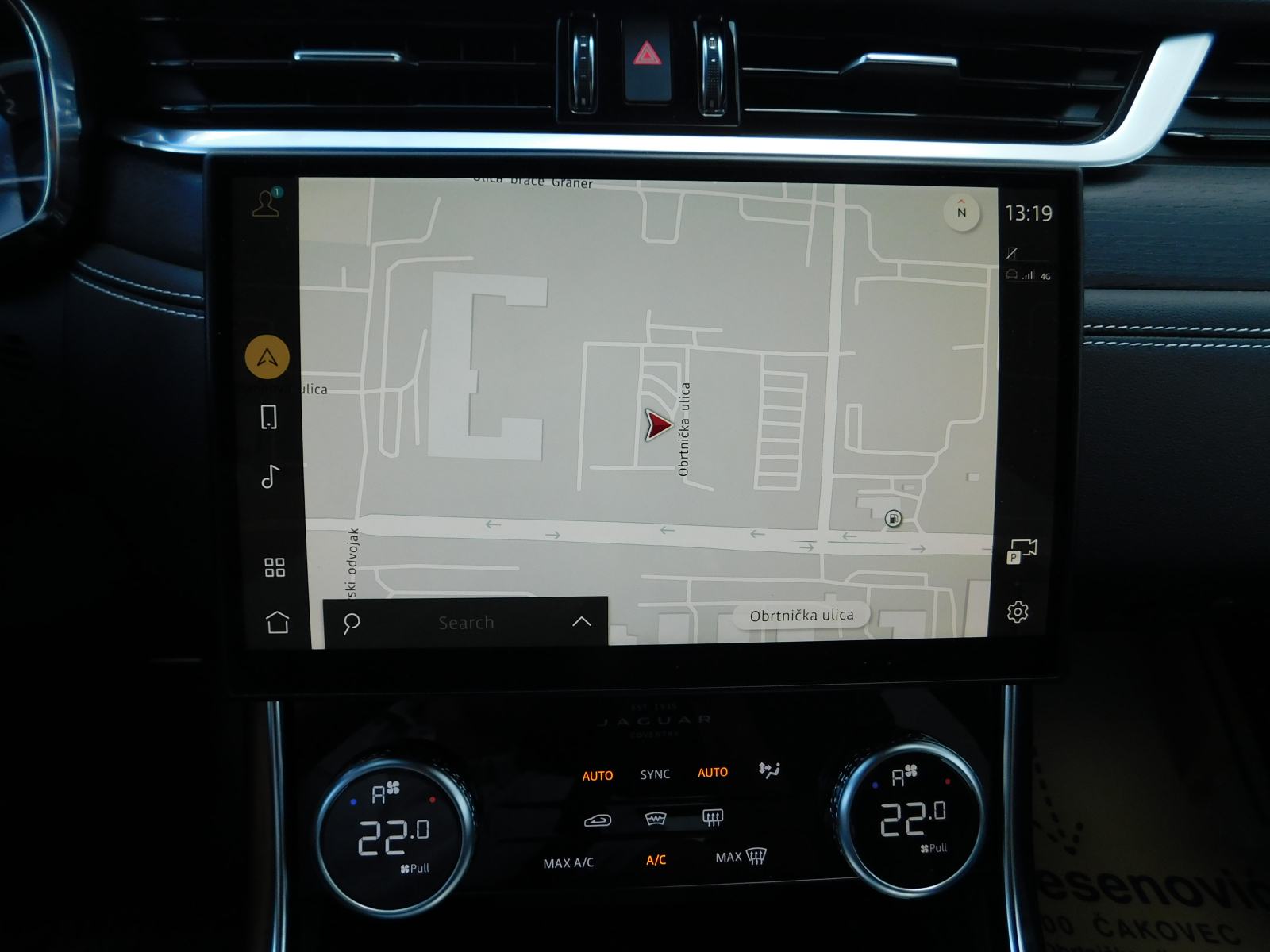 Jaguar XF 2,0d i4 D200 MHEV R-Dynamic Black Aut. **PONUDA DANA**, fotografija 14
