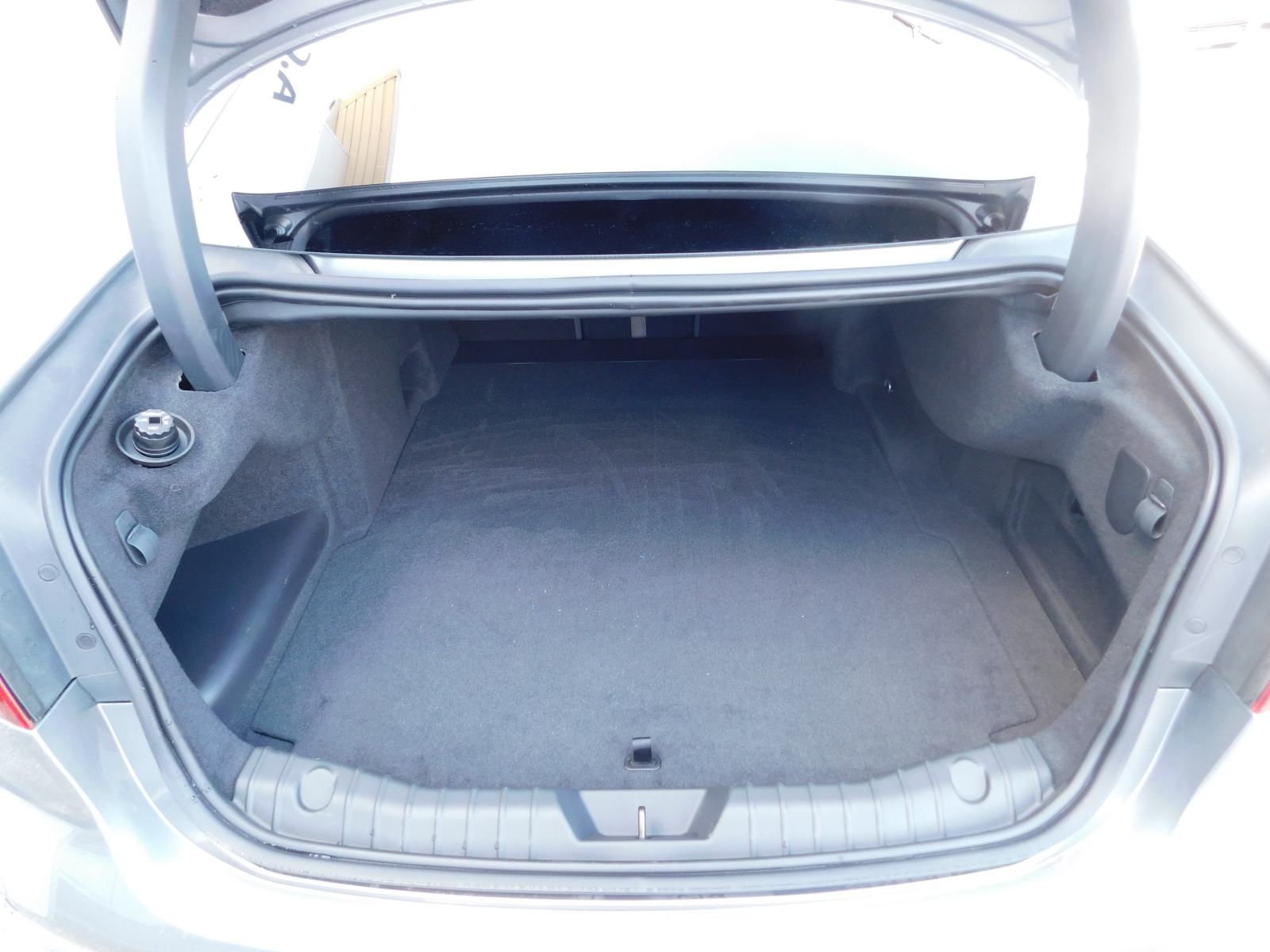 Jaguar XF 2,0d i4 D200 MHEV R-Dynamic Black Aut. **PONUDA DANA**, fotografija 17