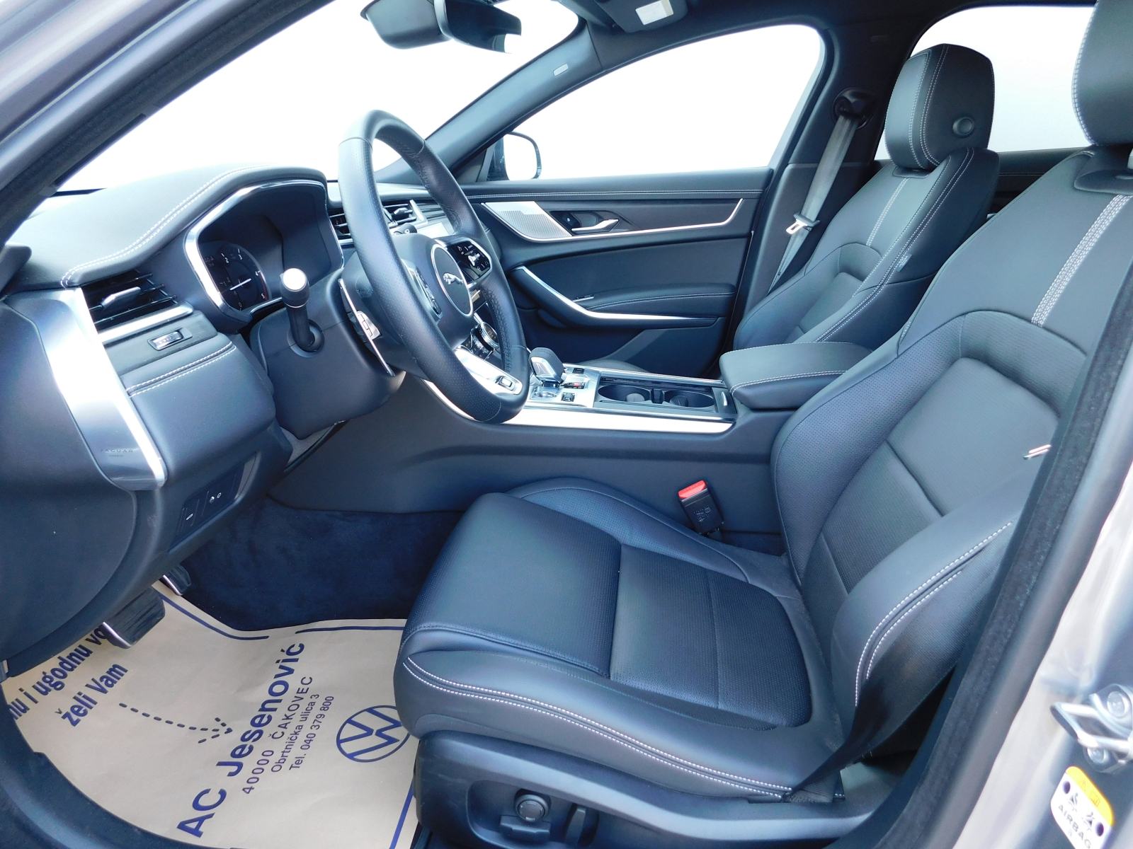 Jaguar XF 2,0d i4 D200 MHEV R-Dynamic Black Aut. **PONUDA DANA**, fotografija 8