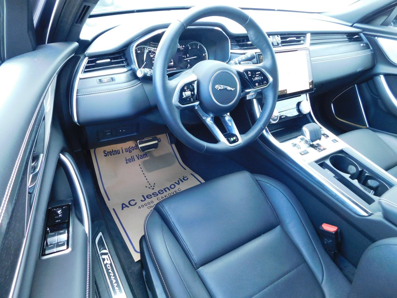 Jaguar XF 2,0d i4 D200 MHEV R-Dynamic Black Aut. **PONUDA DANA**, fotografija 9