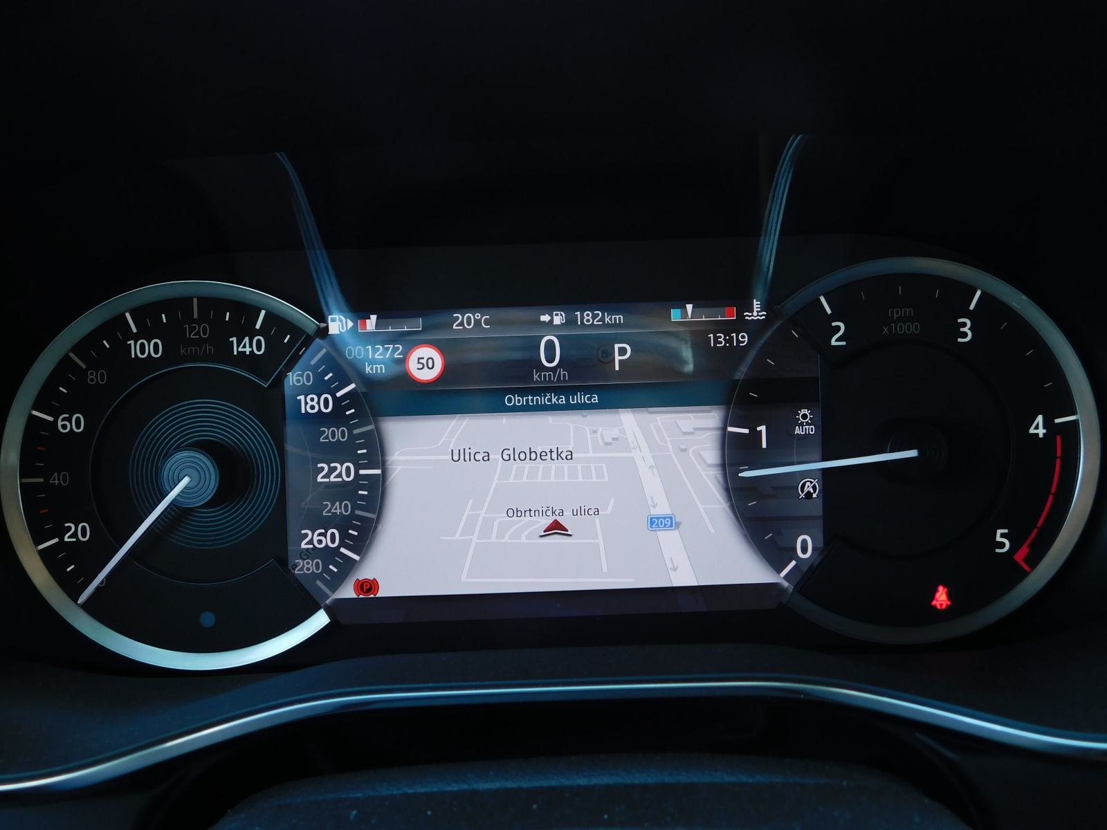 Jaguar XF 2,0d i4 D200 MHEV R-Dynamic Black Aut. **PONUDA DANA**, fotografija 15