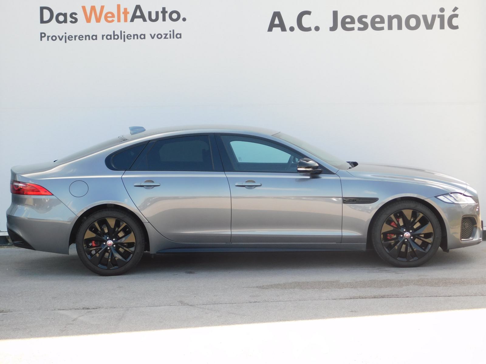 Jaguar XF 2,0d i4 D200 MHEV R-Dynamic Black Aut. **PONUDA DANA**, fotografija 4
