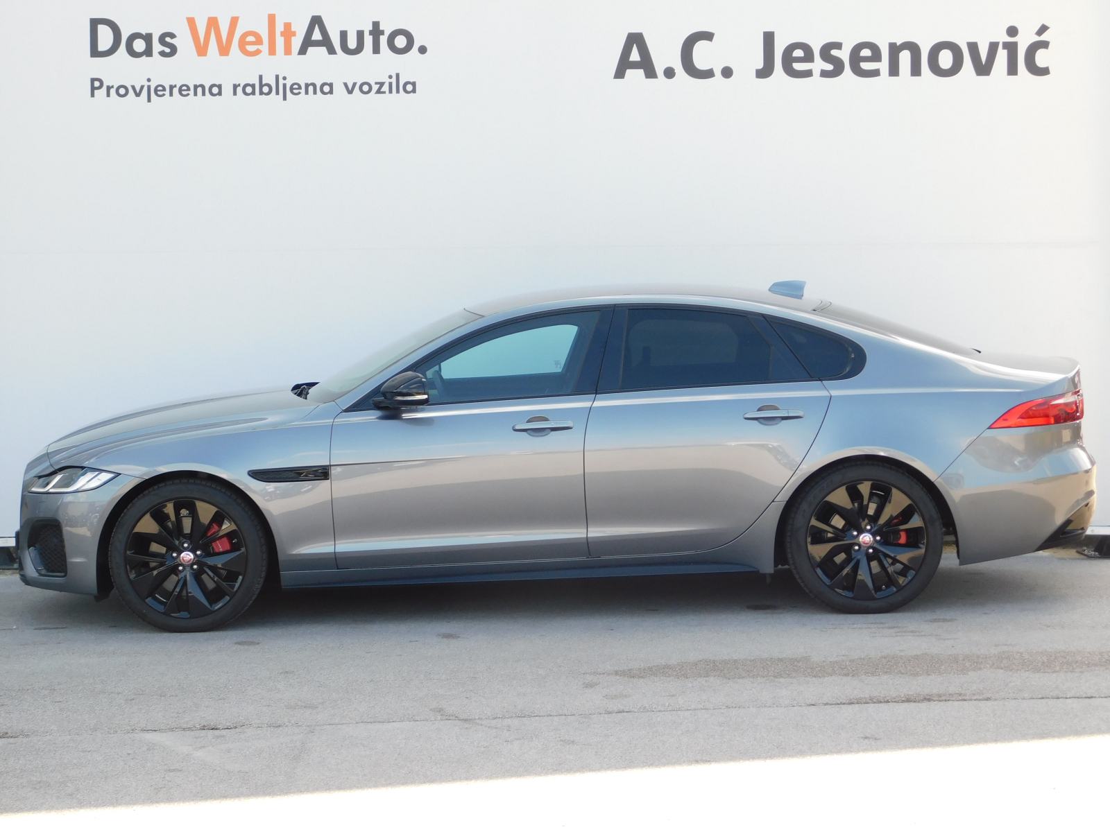 Jaguar XF 2,0d i4 D200 MHEV R-Dynamic Black Aut. **PONUDA DANA**, fotografija 6