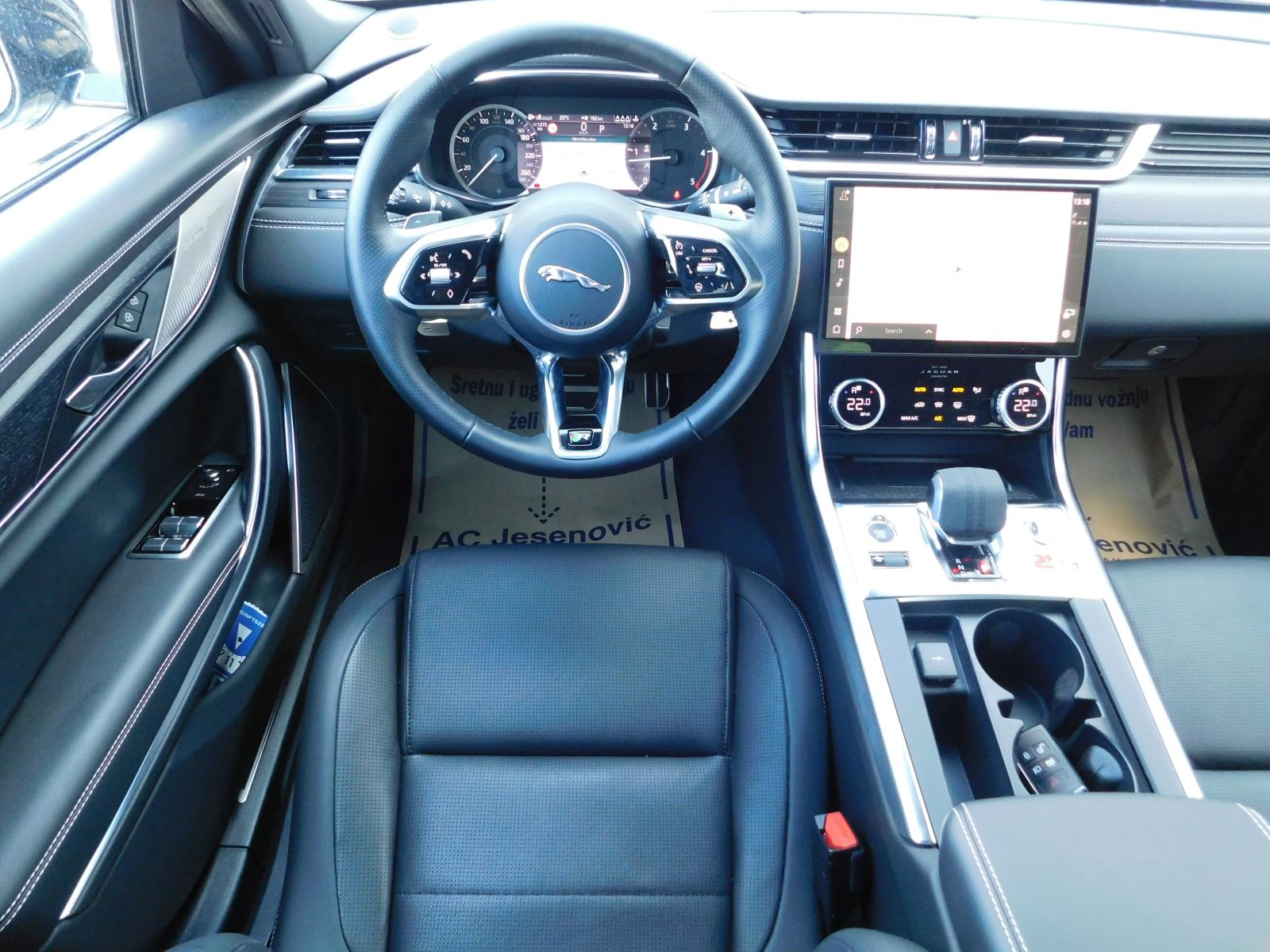 Jaguar XF 2,0d i4 D200 MHEV R-Dynamic Black Aut. **PONUDA DANA**, fotografija 10