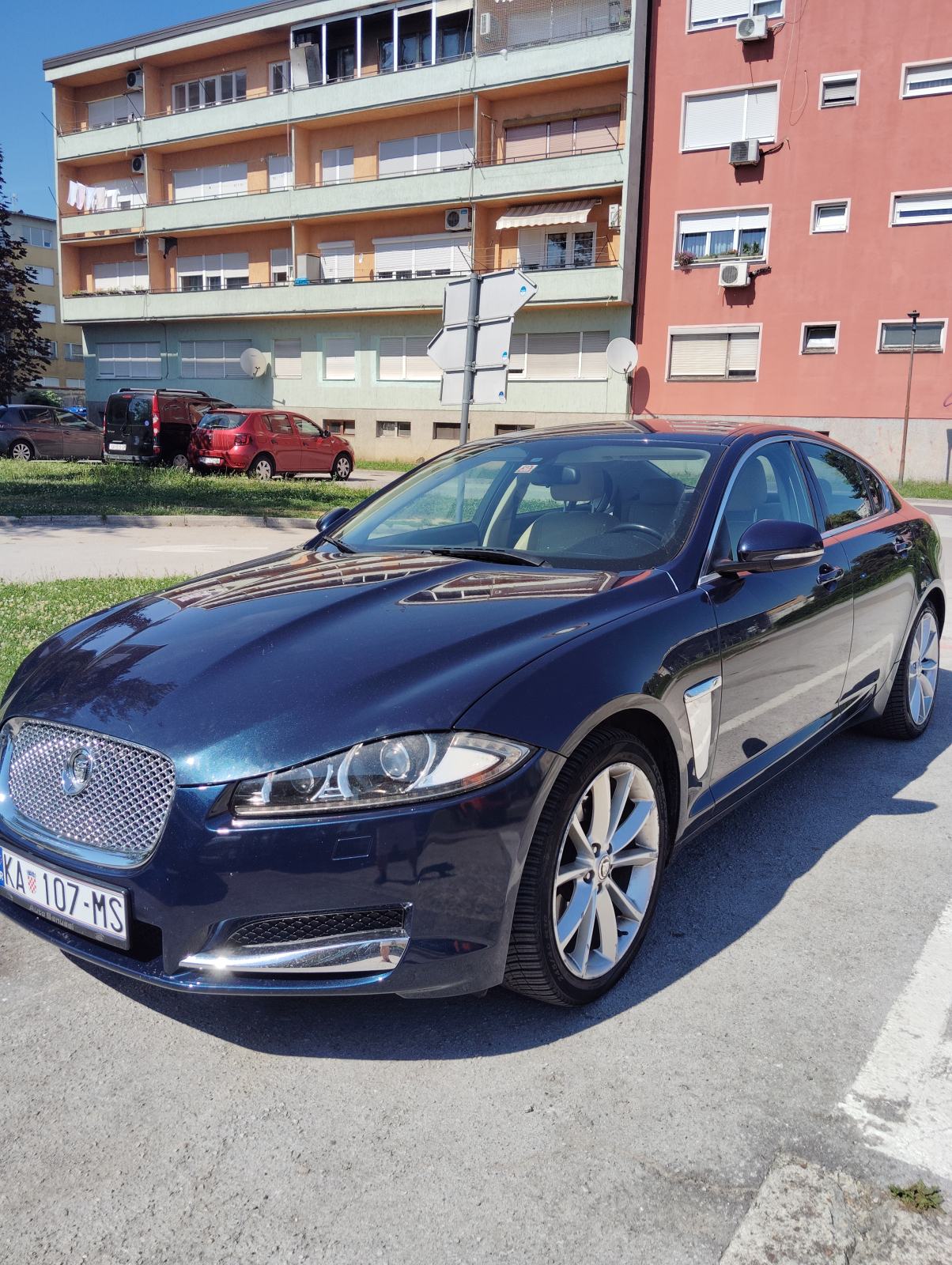 Jaguar XF 2,2 D, NIJE UVOZ! 1.VL.,SERVISNA+SVI RAČUNI!ORIG.KM!"19, fotografija 3