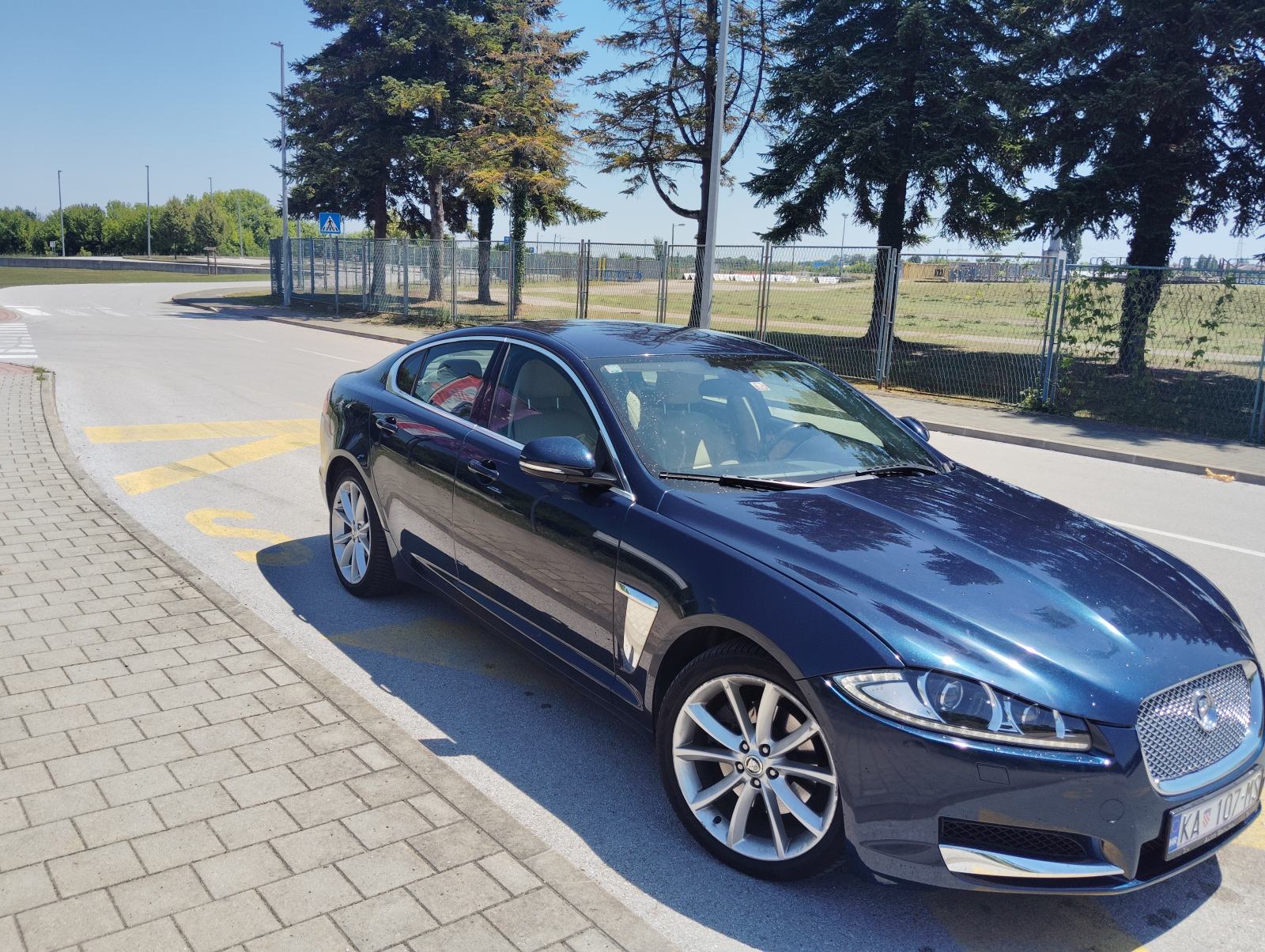 Jaguar XF 2,2 D, NIJE UVOZ! 1.VL.,SERVISNA+SVI RAČUNI!ORIG.KM!"19, fotografija 2